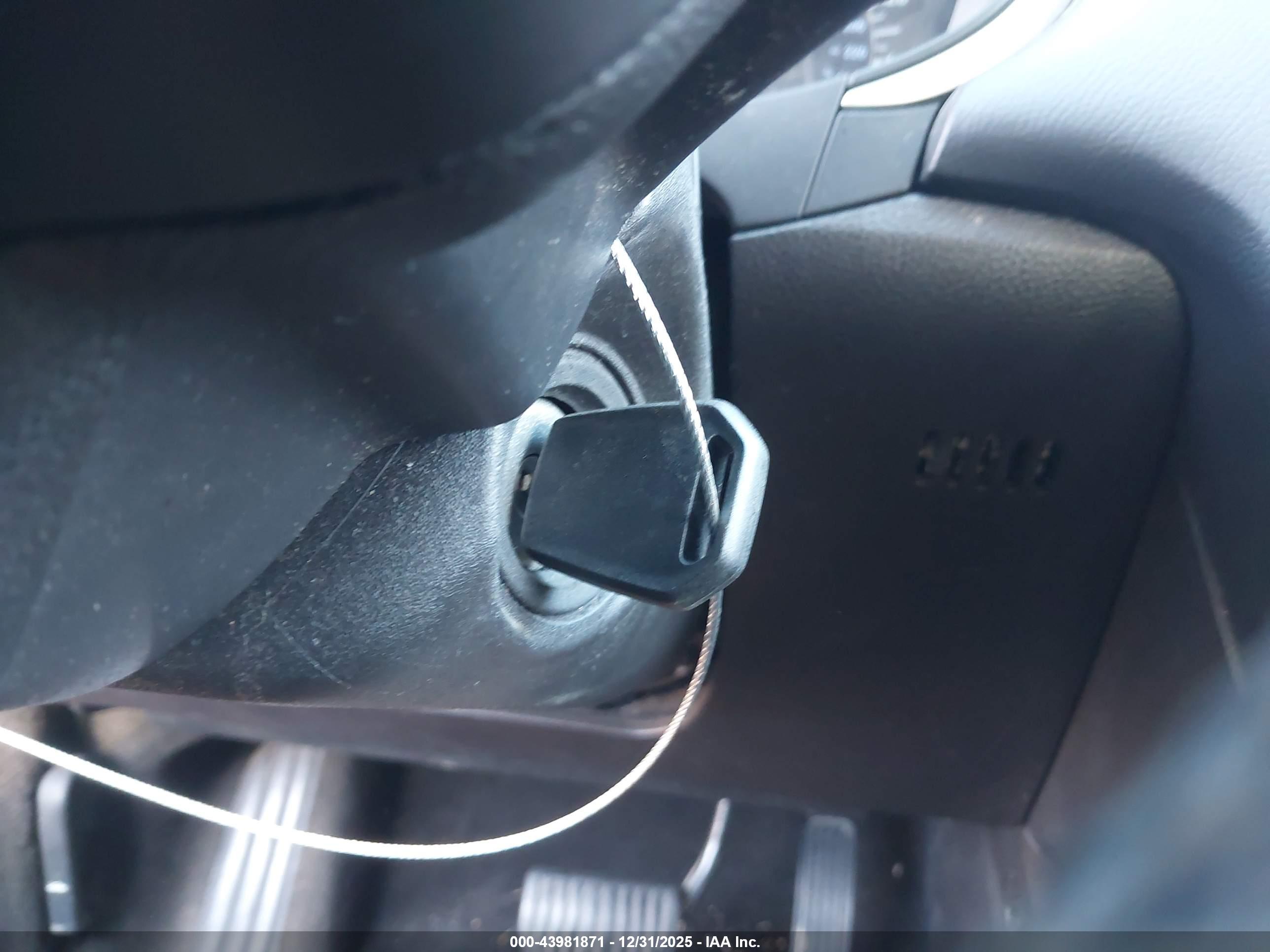 FORD FUSION image 11