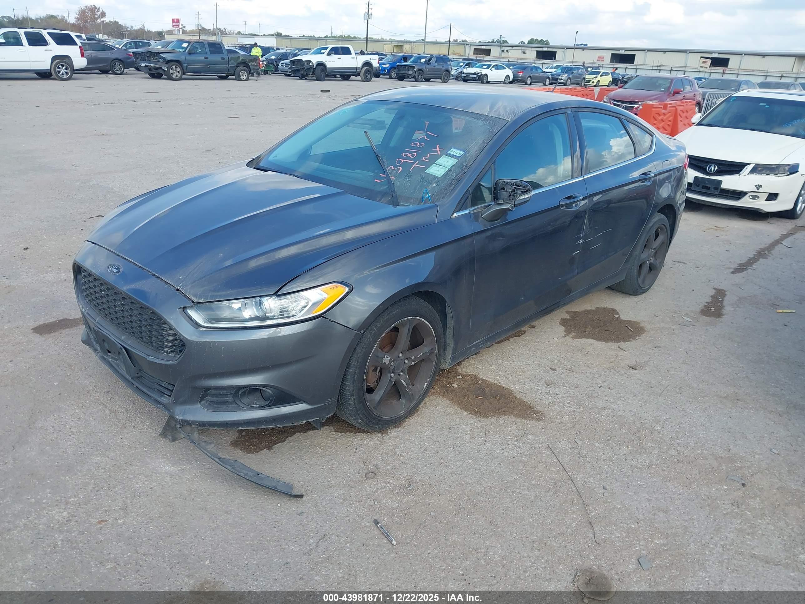 FORD FUSION image 2