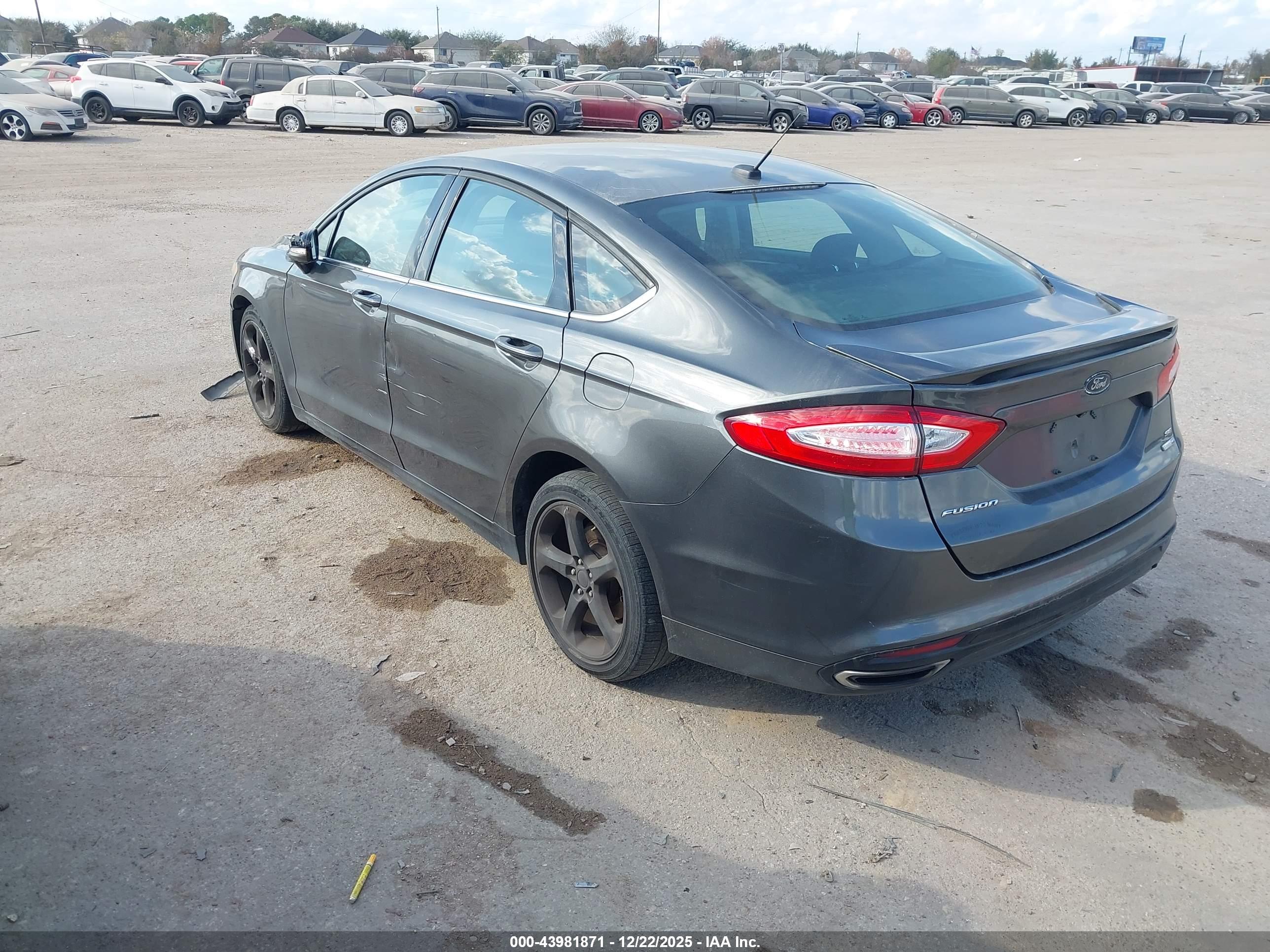 FORD FUSION image 3