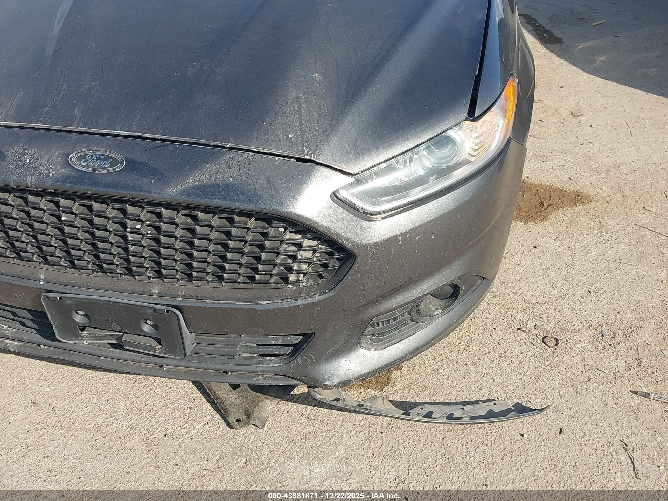 FORD FUSION image 6
