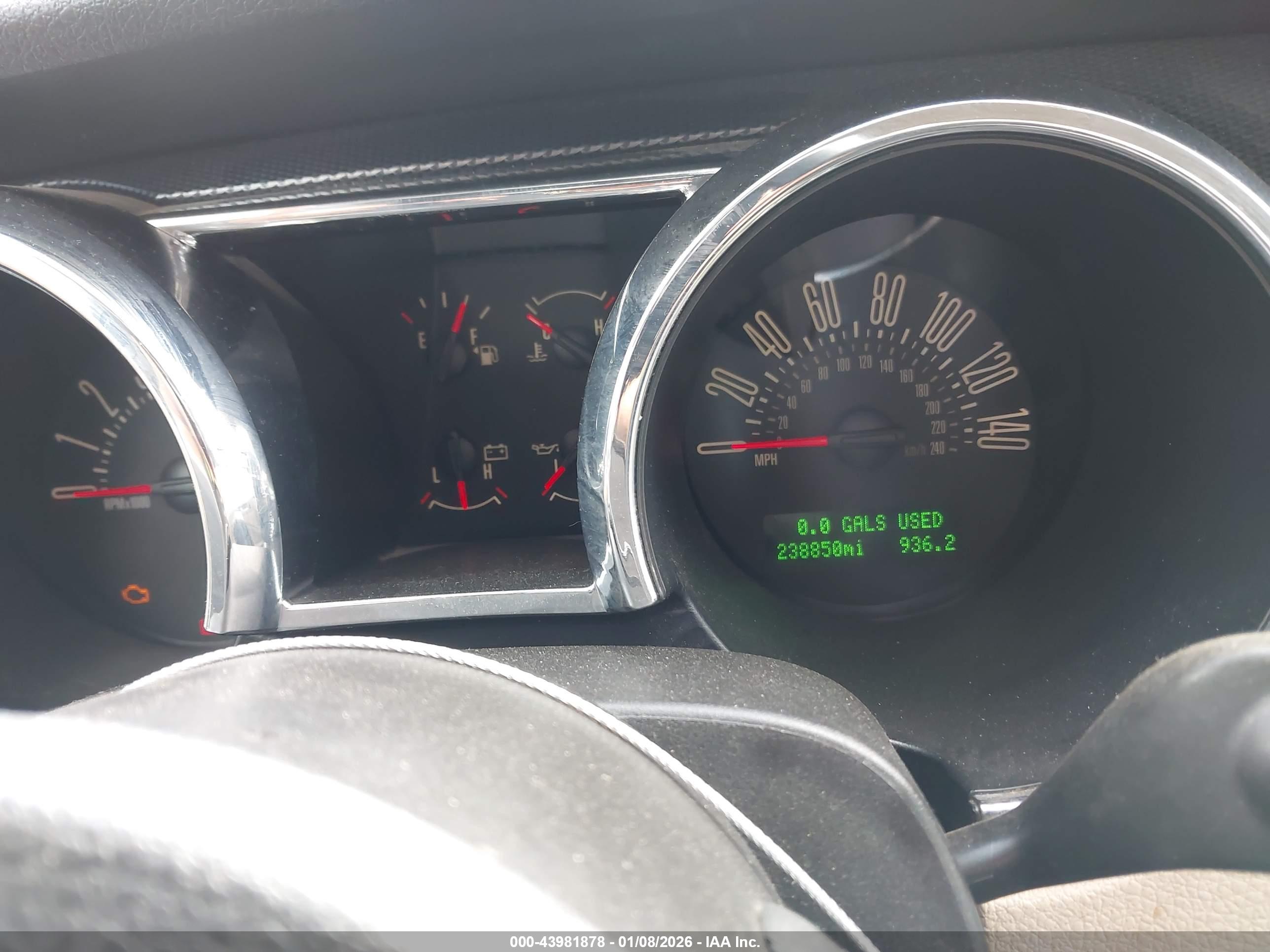 FORD MUSTANG image 7