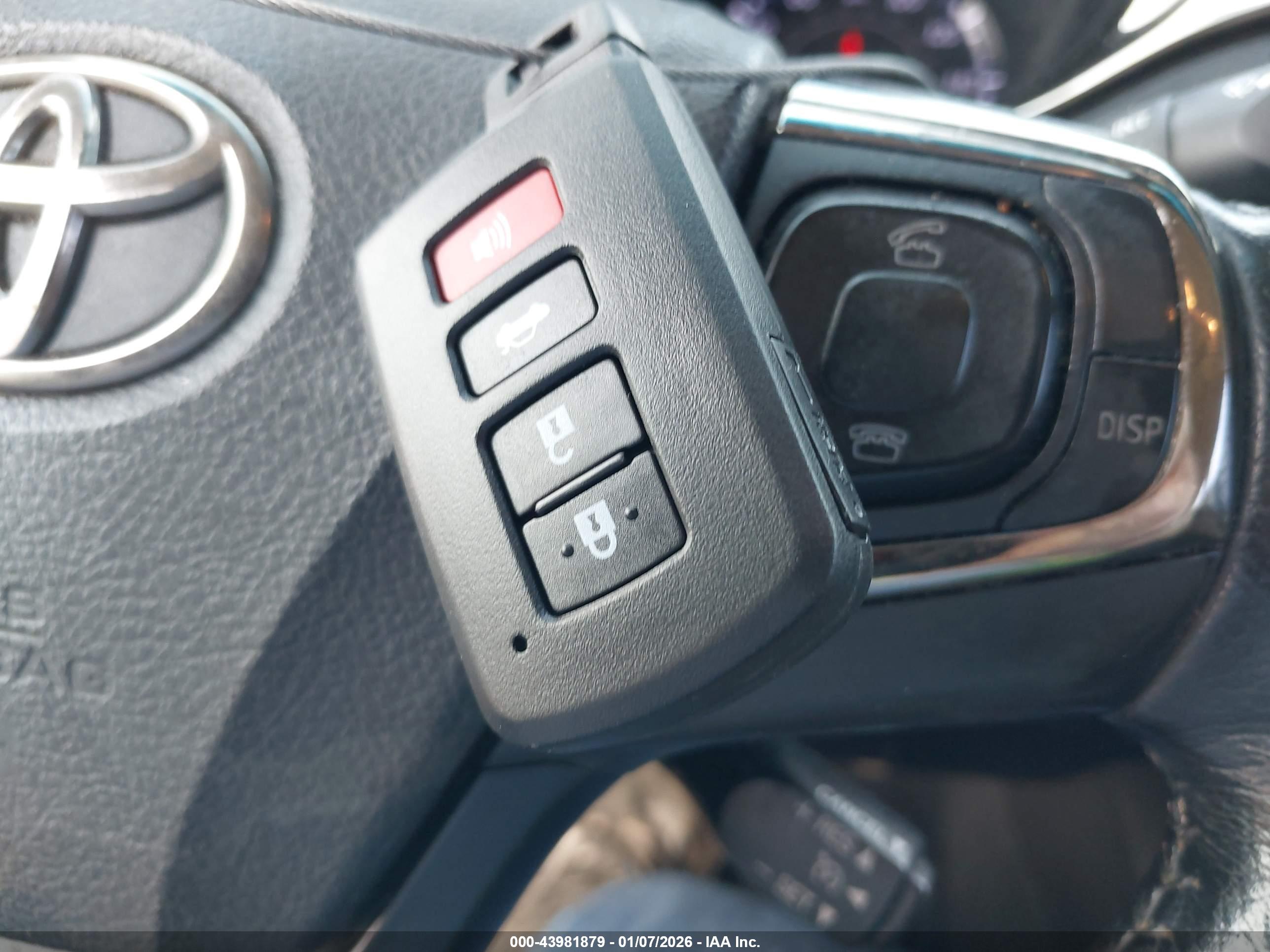TOYOTA AVALON image 11