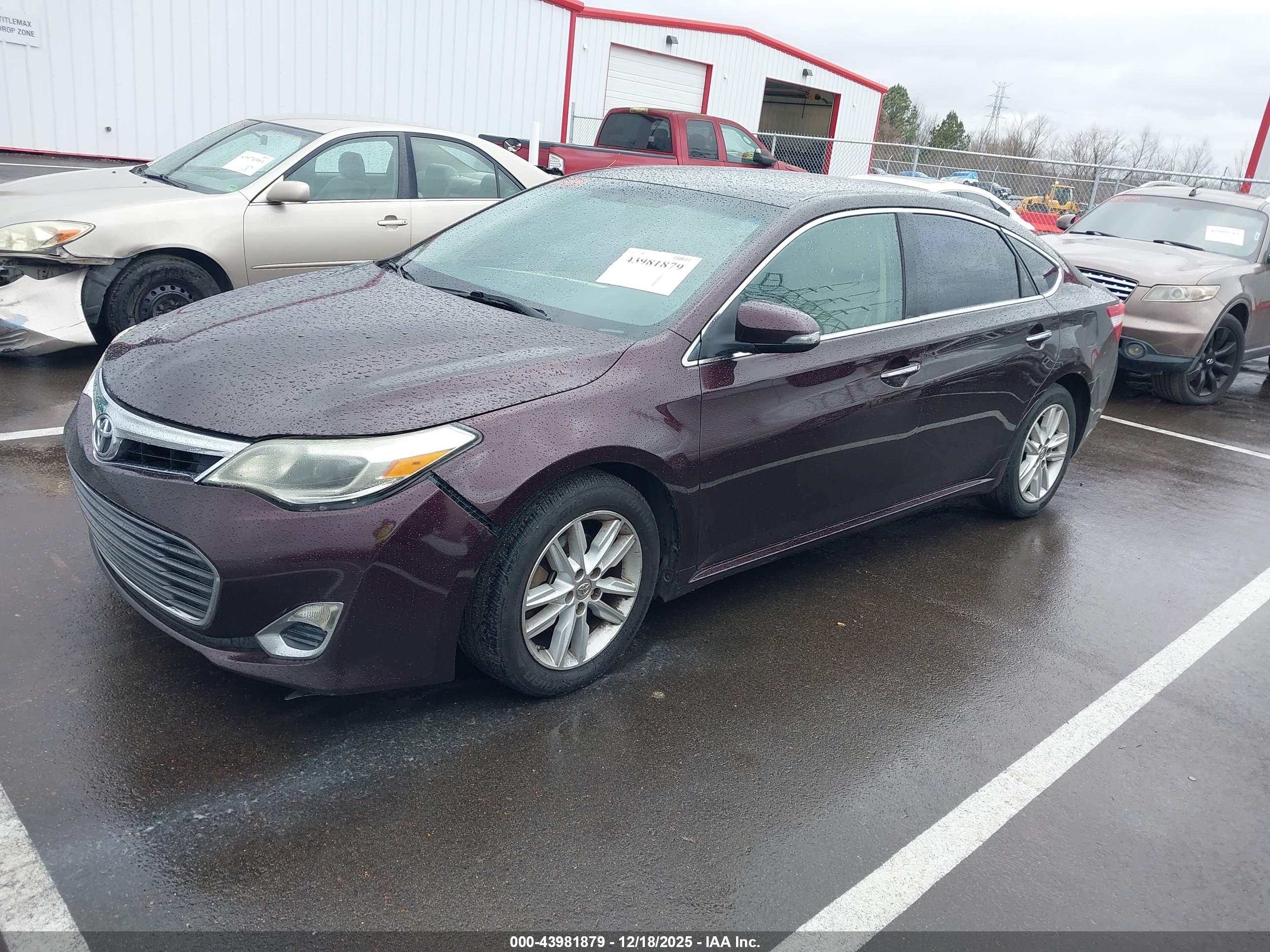 TOYOTA AVALON image 2