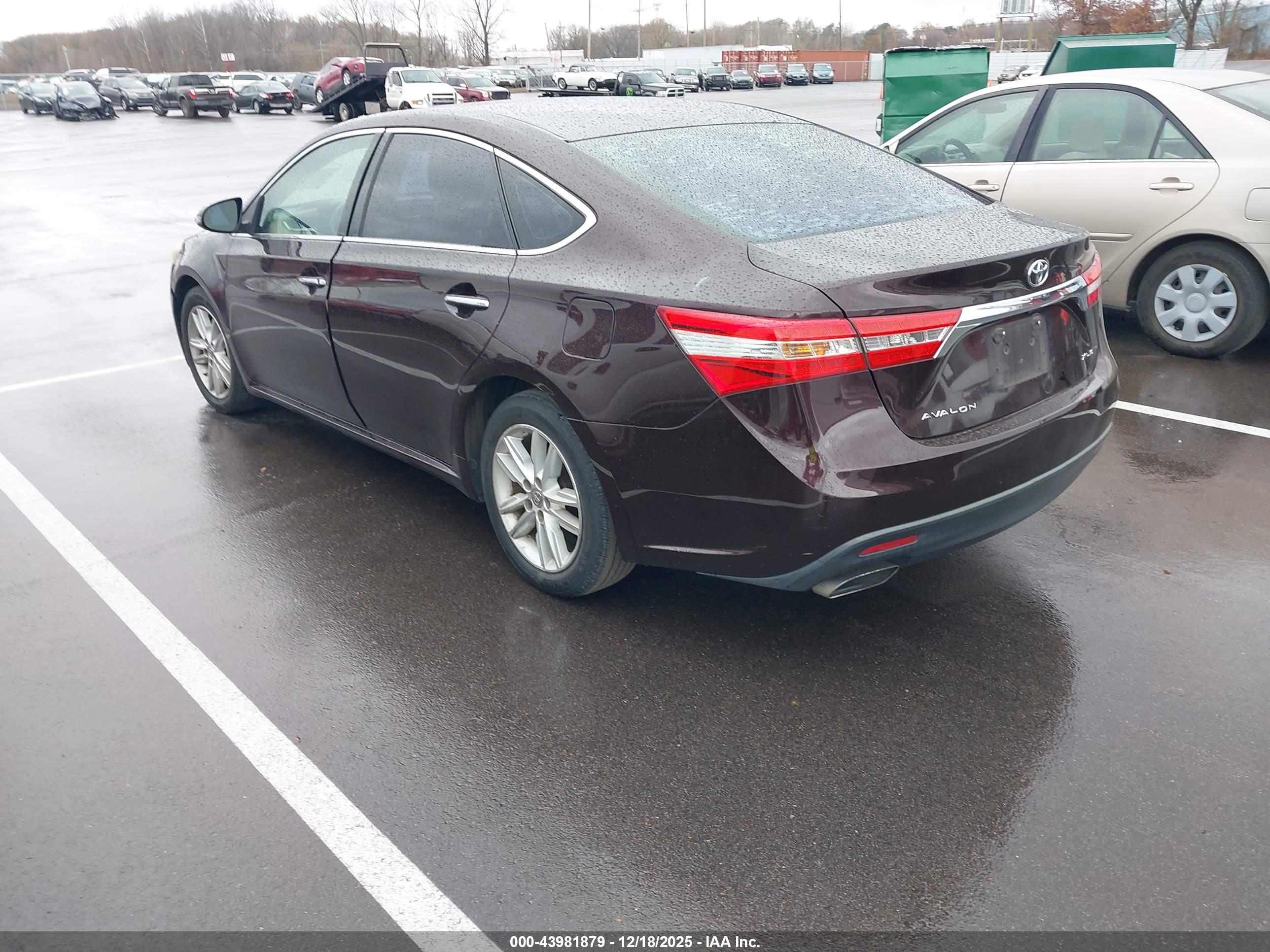TOYOTA AVALON image 3