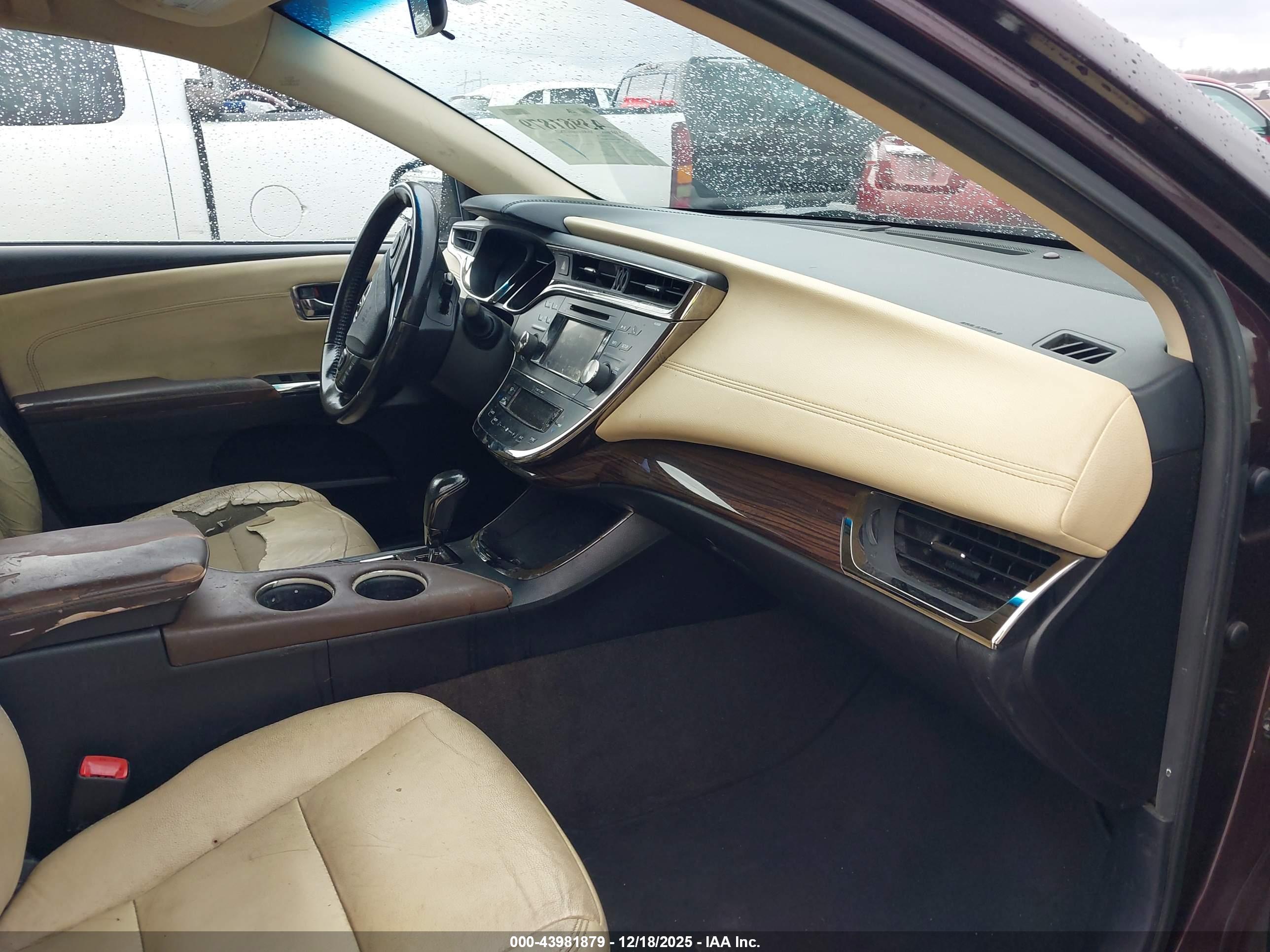 TOYOTA AVALON image 5