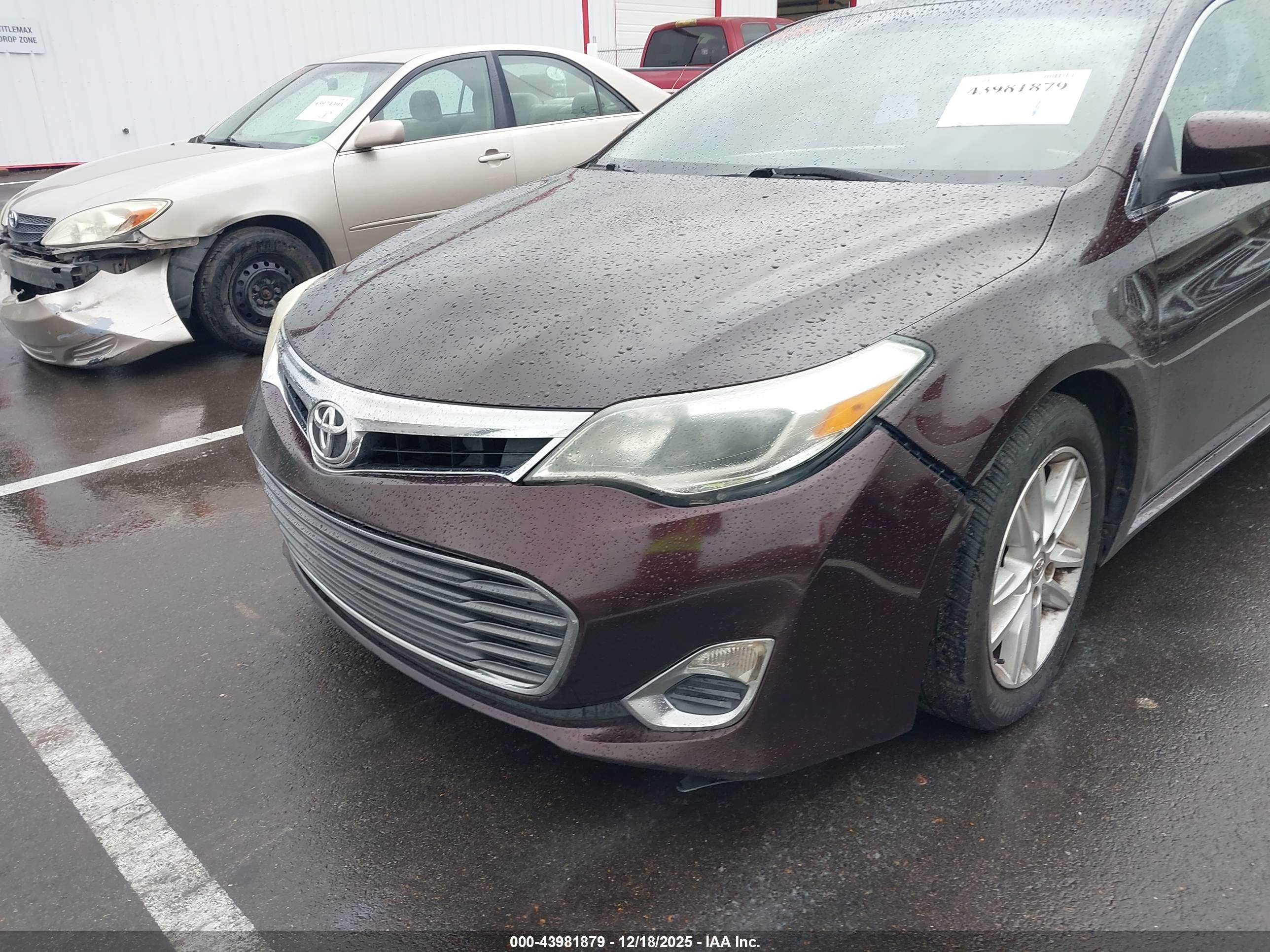 TOYOTA AVALON image 6