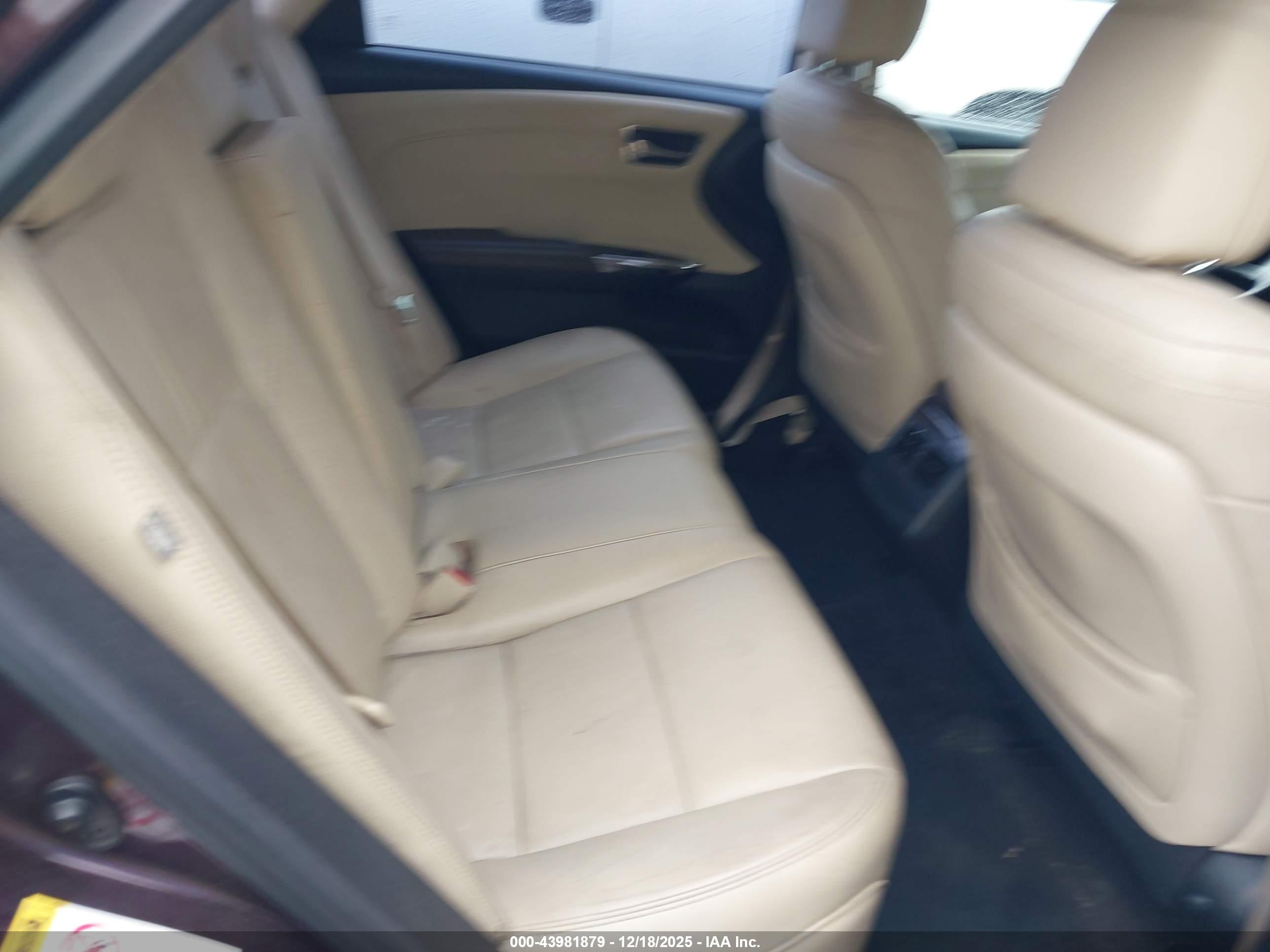 TOYOTA AVALON image 8