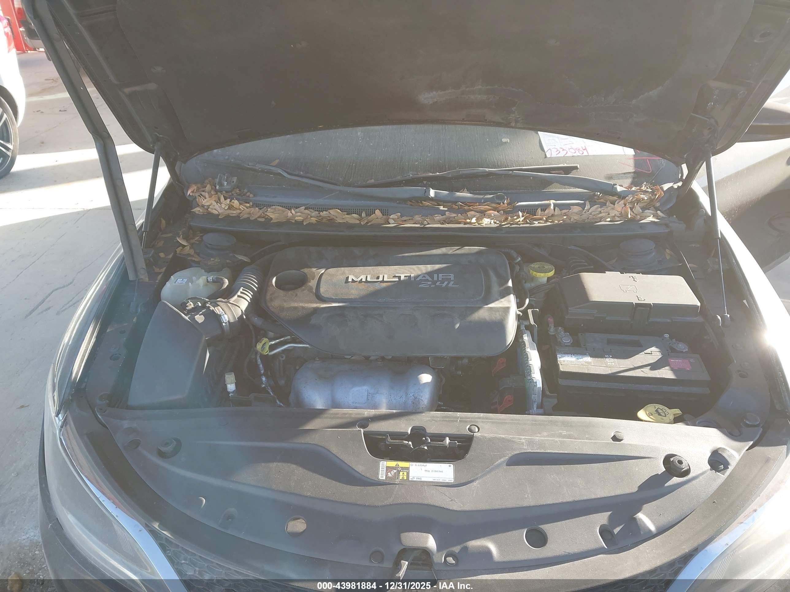 CHRYSLER 200 image 10