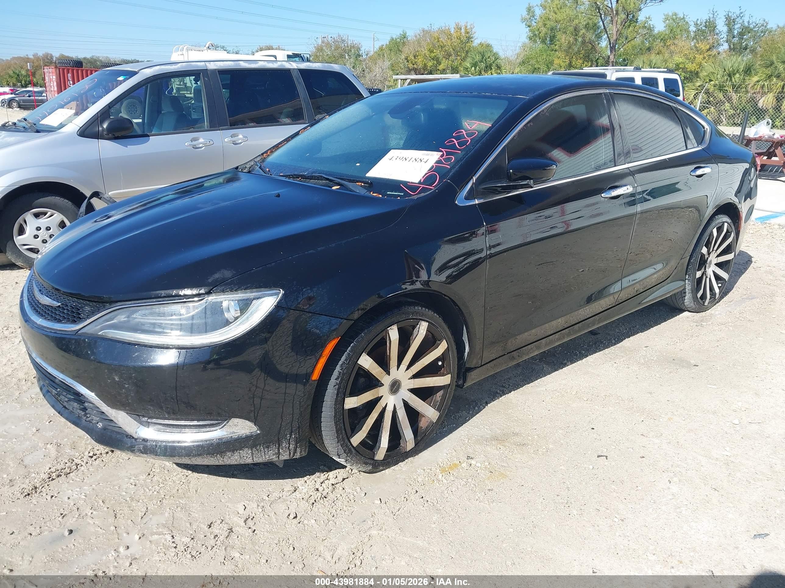 CHRYSLER 200 image 2