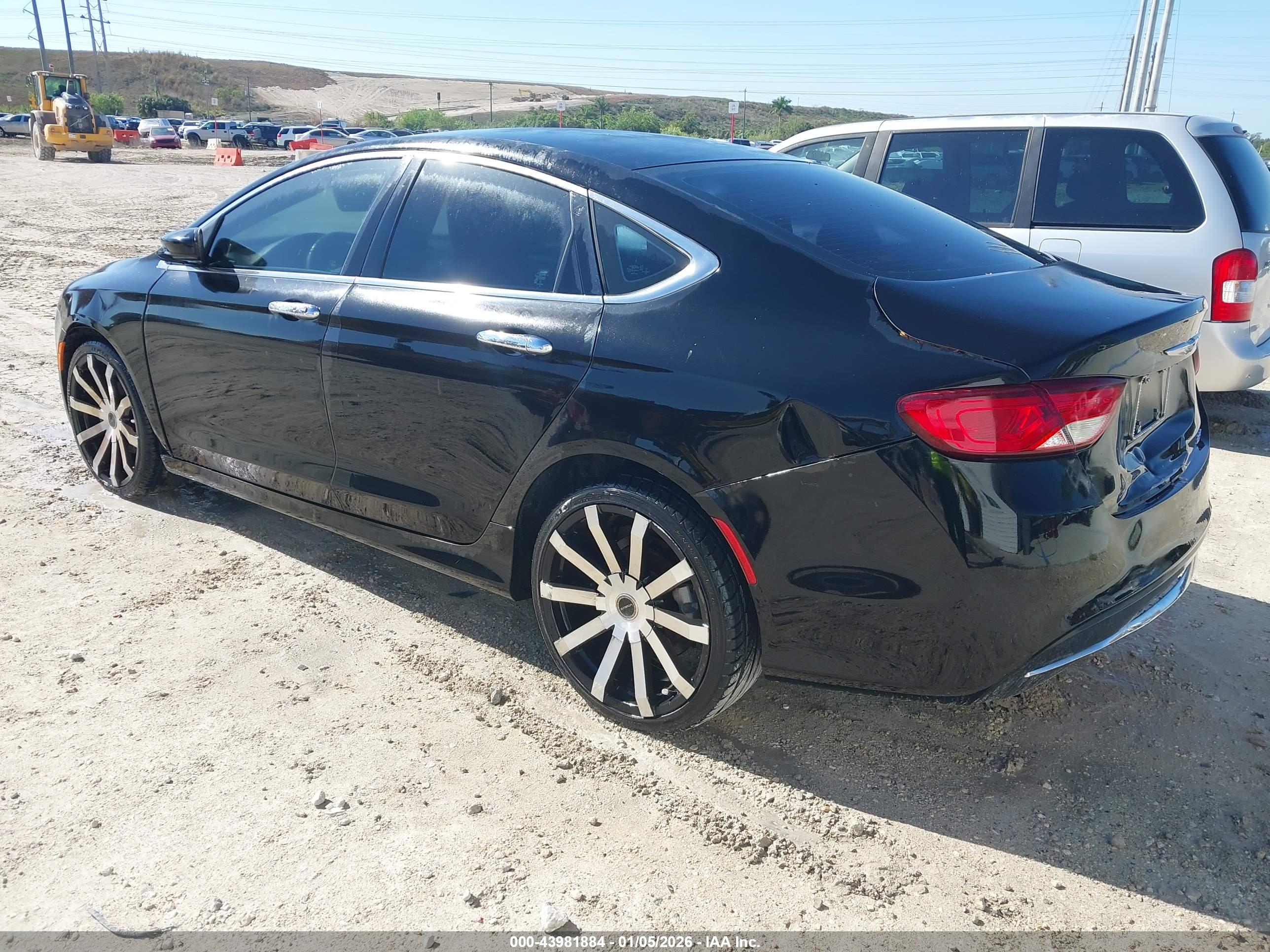 CHRYSLER 200 image 3