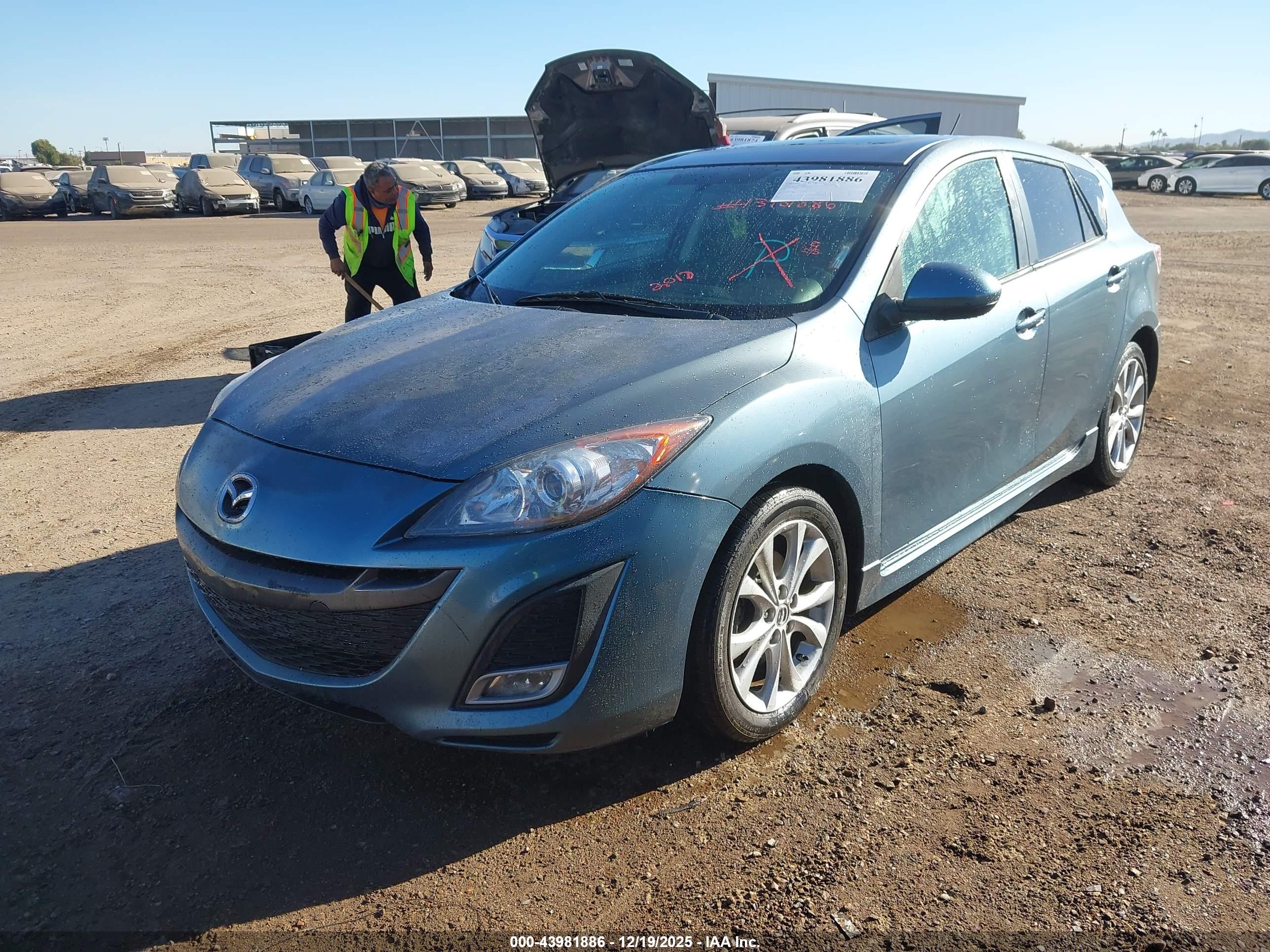 MAZDA MAZDA3 image 2