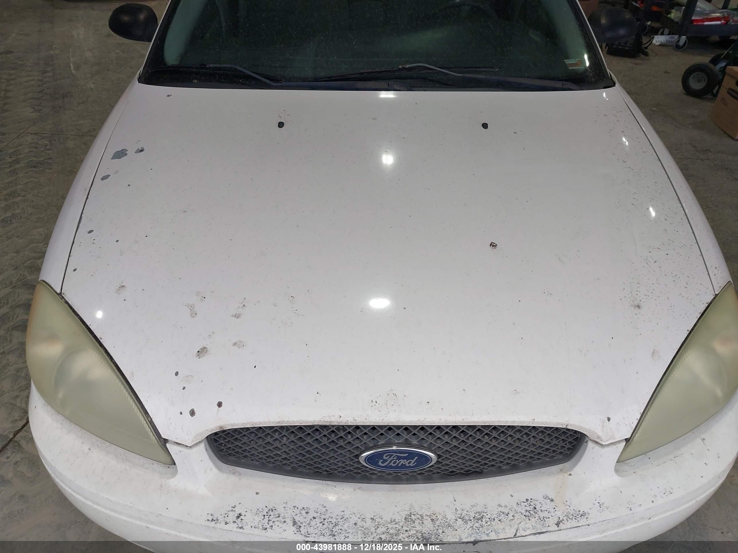 FORD TAURUS image 10