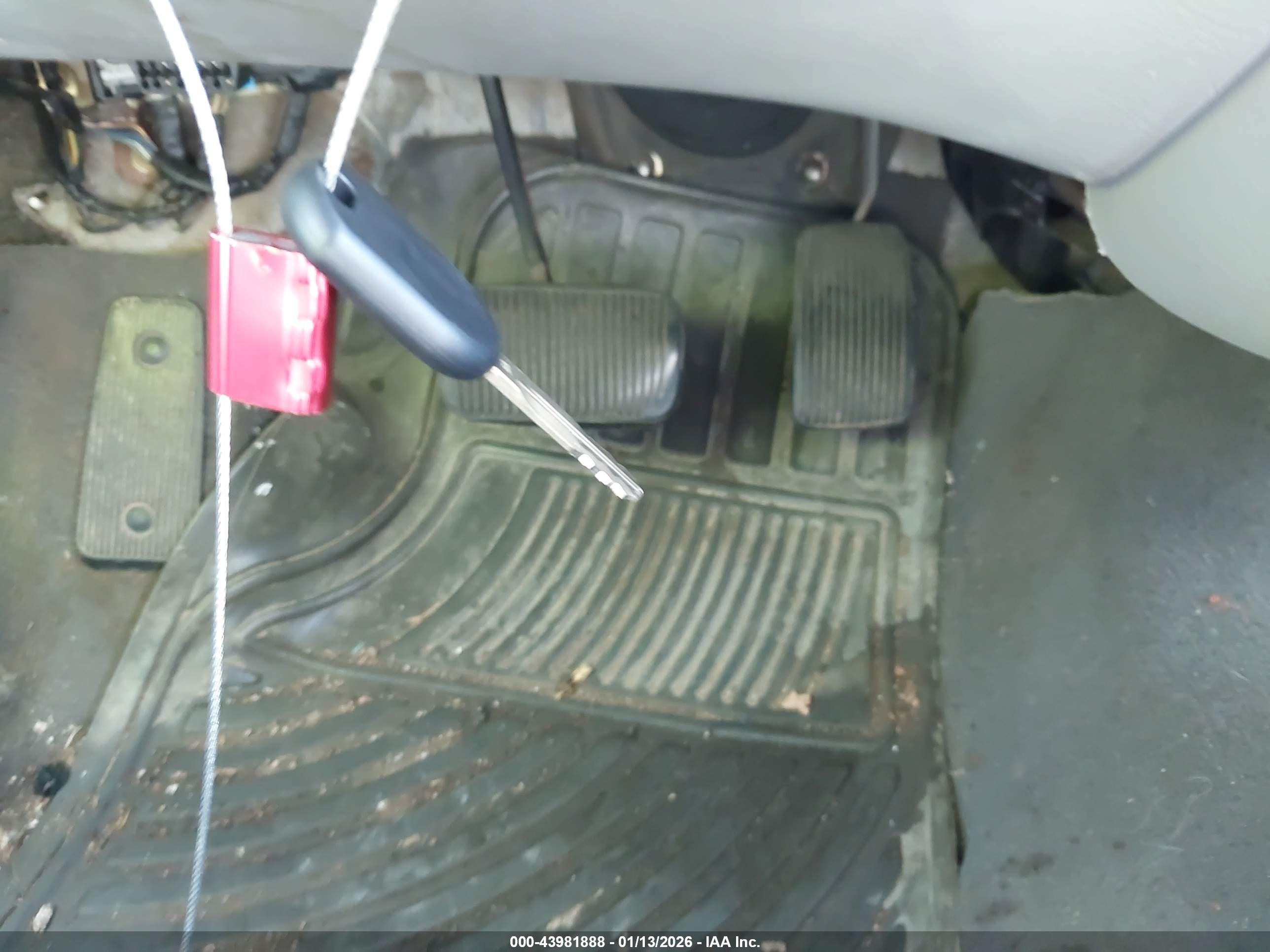 FORD TAURUS image 11