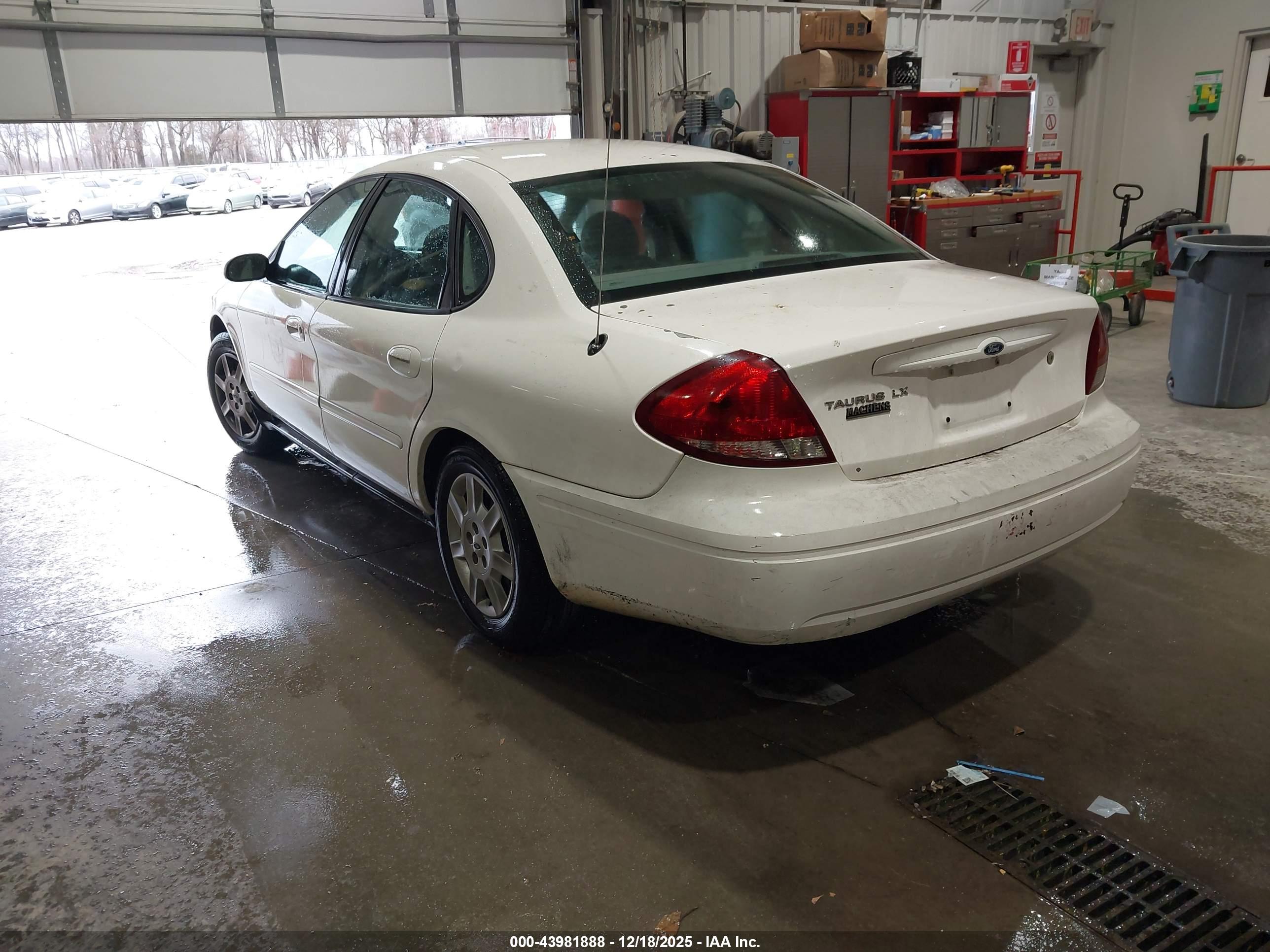 FORD TAURUS image 3