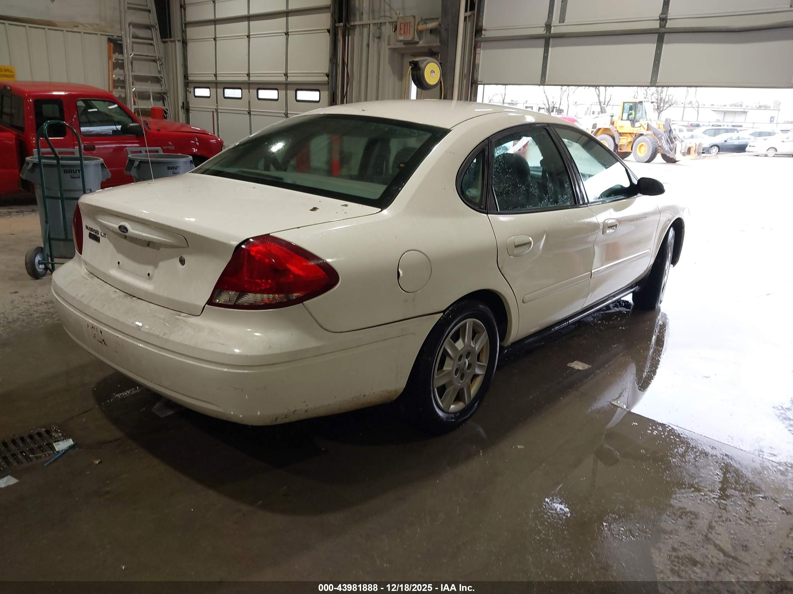FORD TAURUS image 4