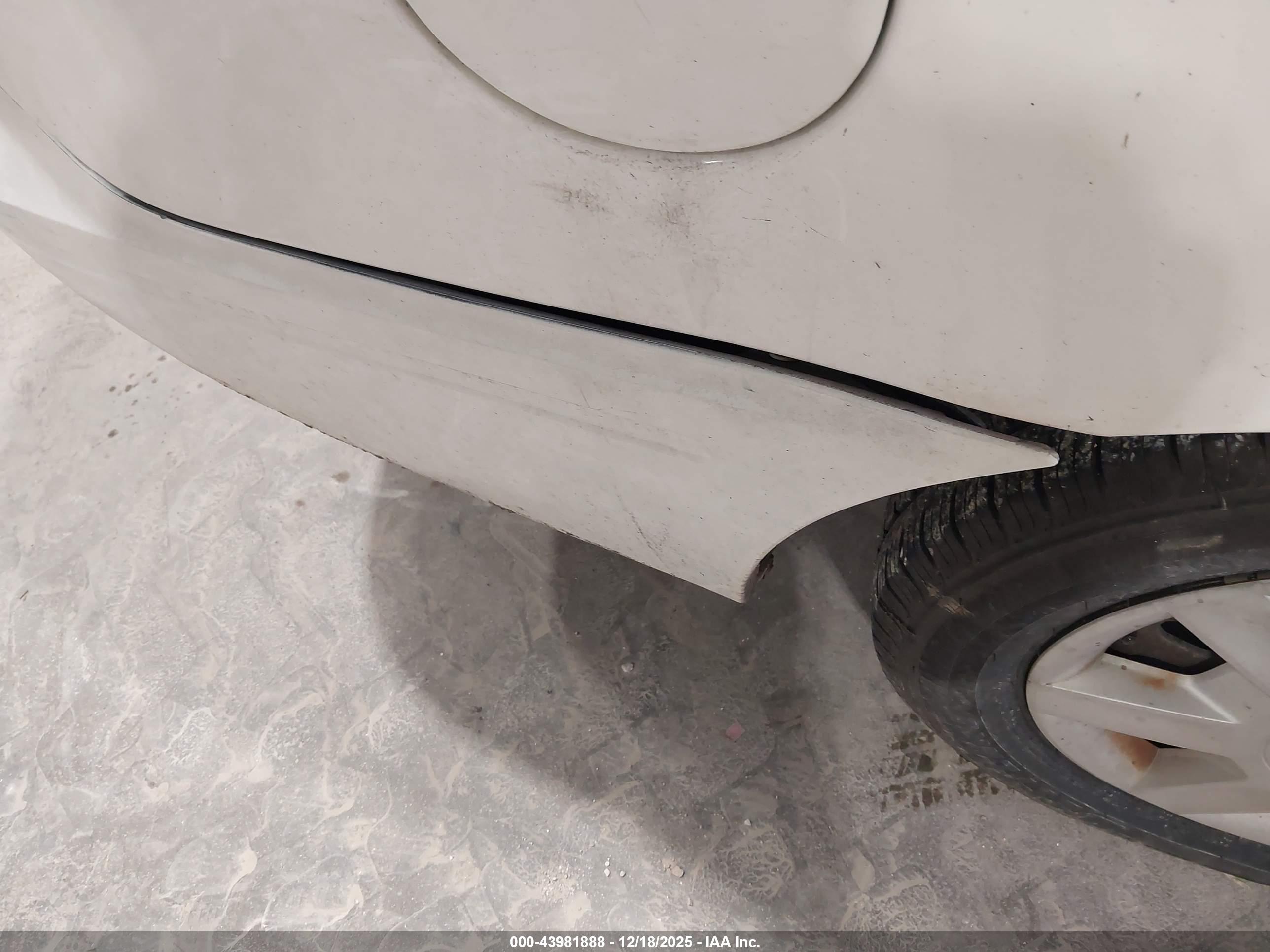 FORD TAURUS image 6