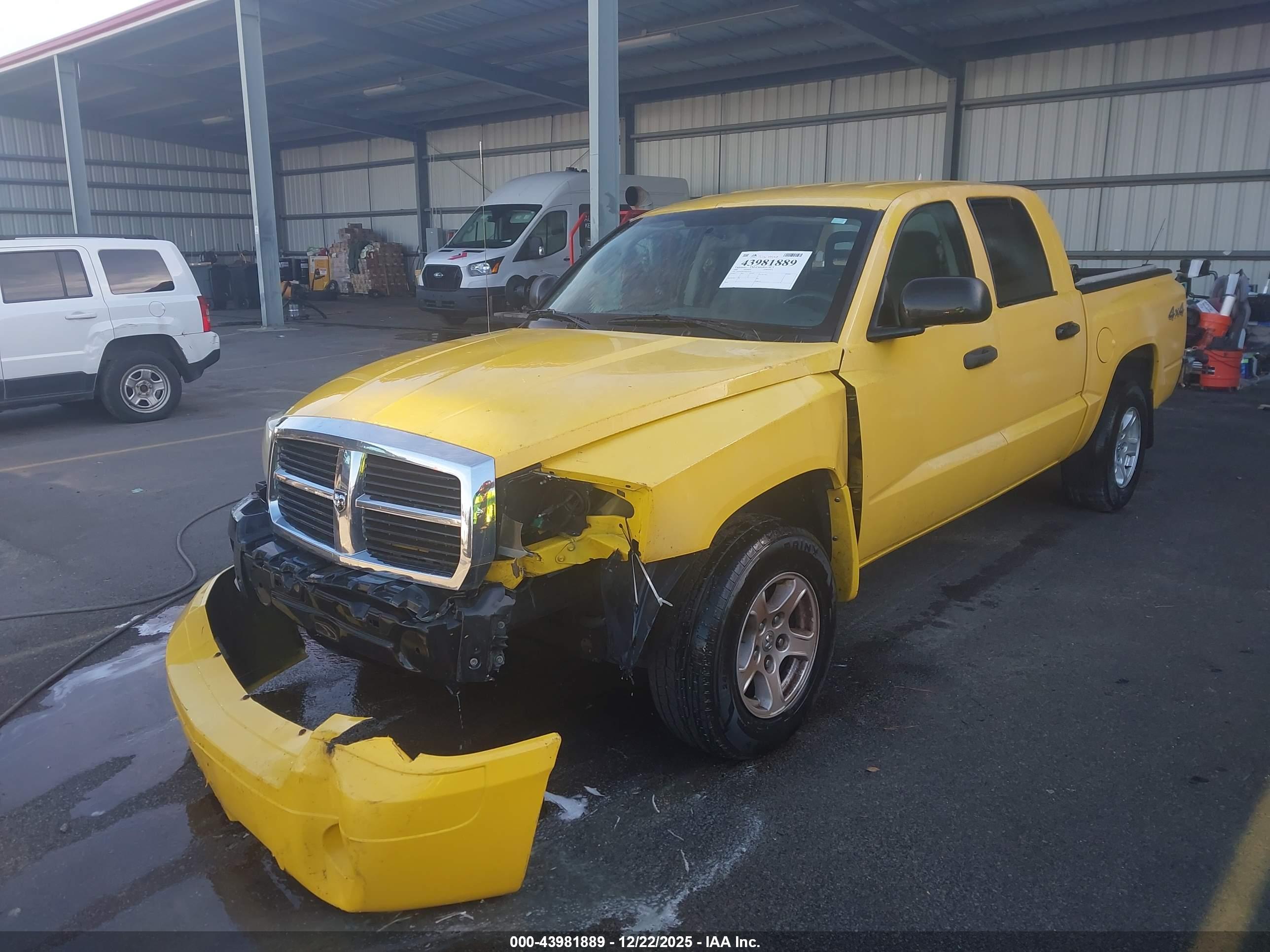 DODGE DAKOTA image 2