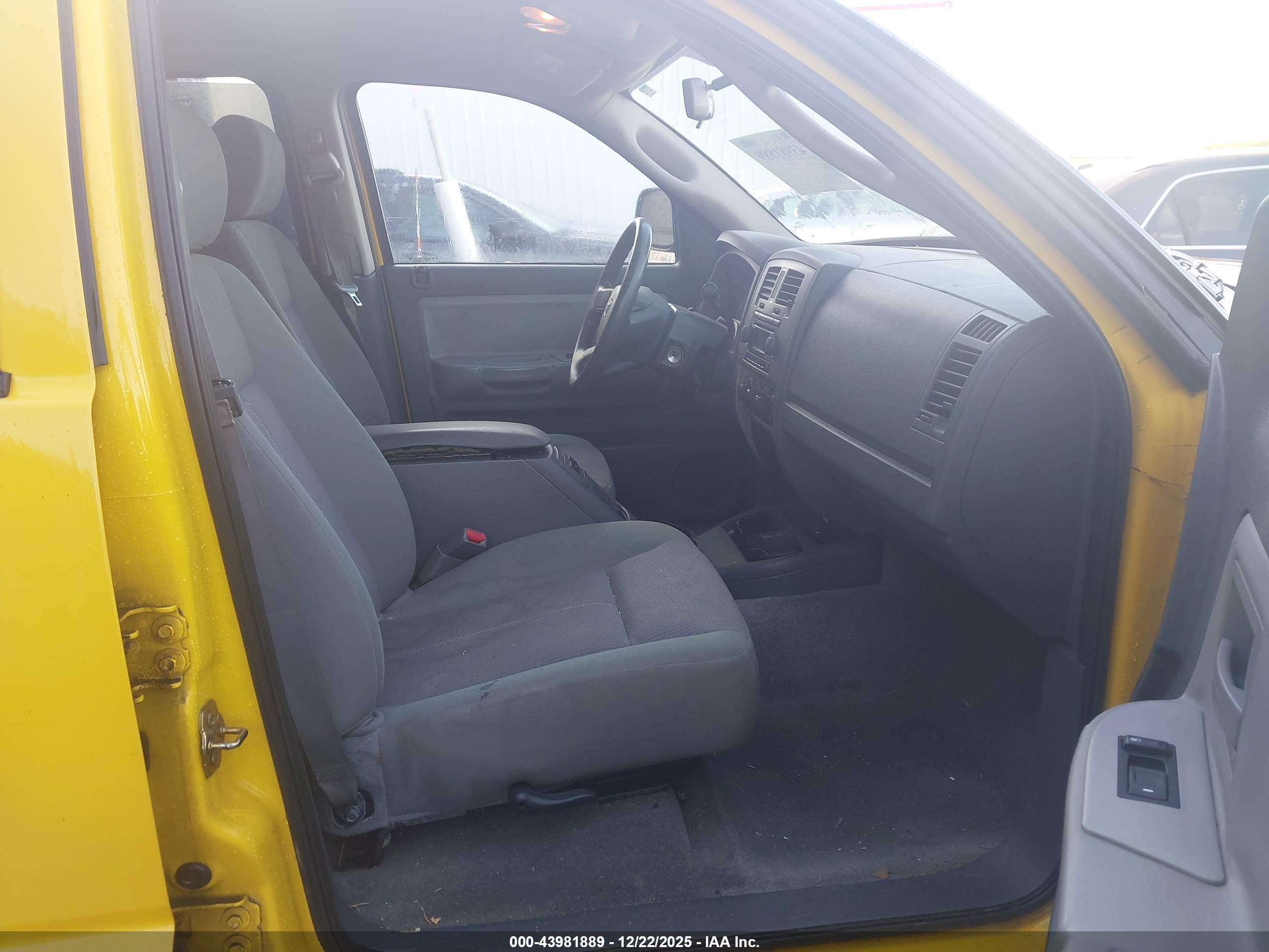 DODGE DAKOTA image 5