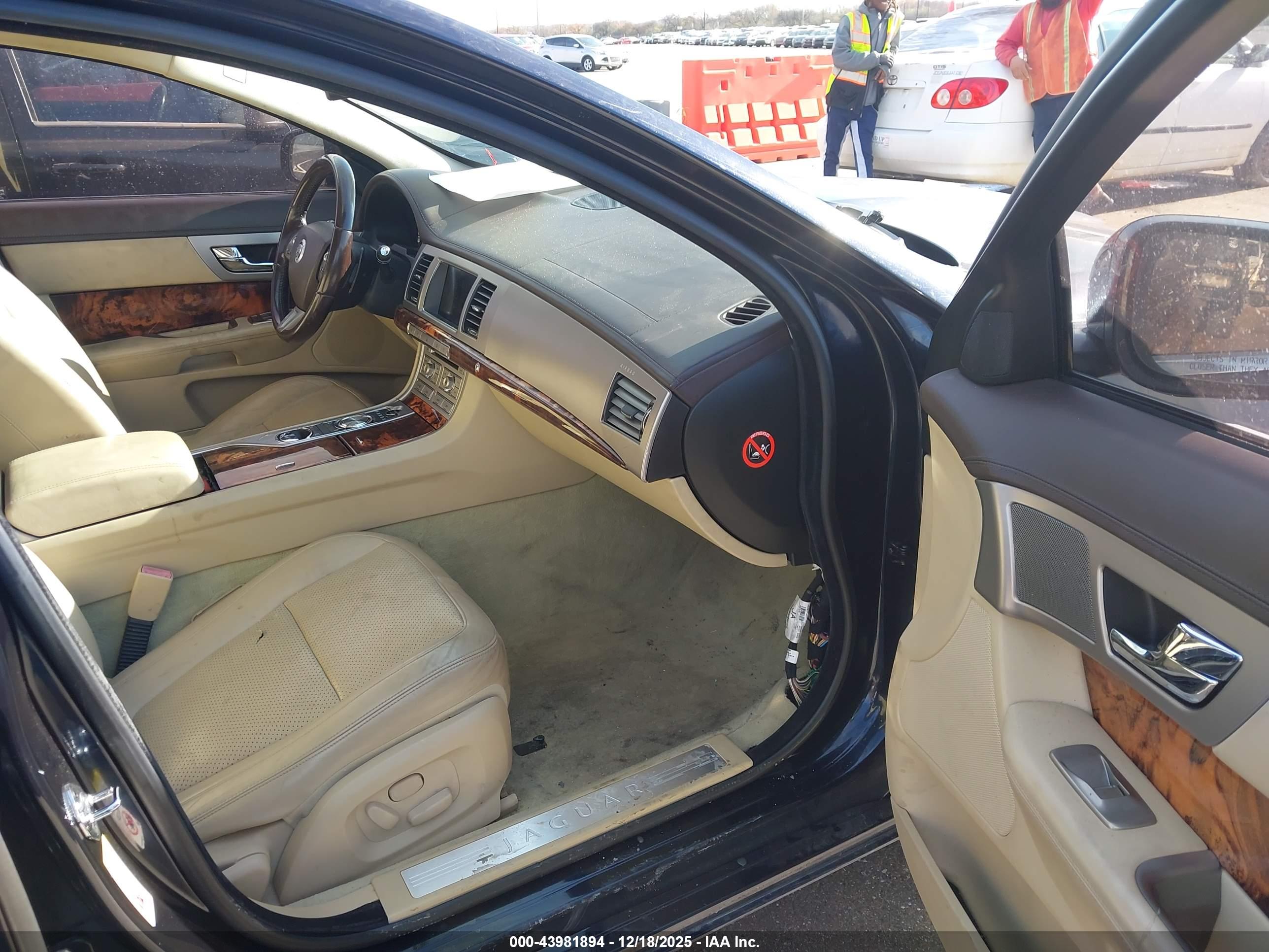 JAGUAR XF image 5