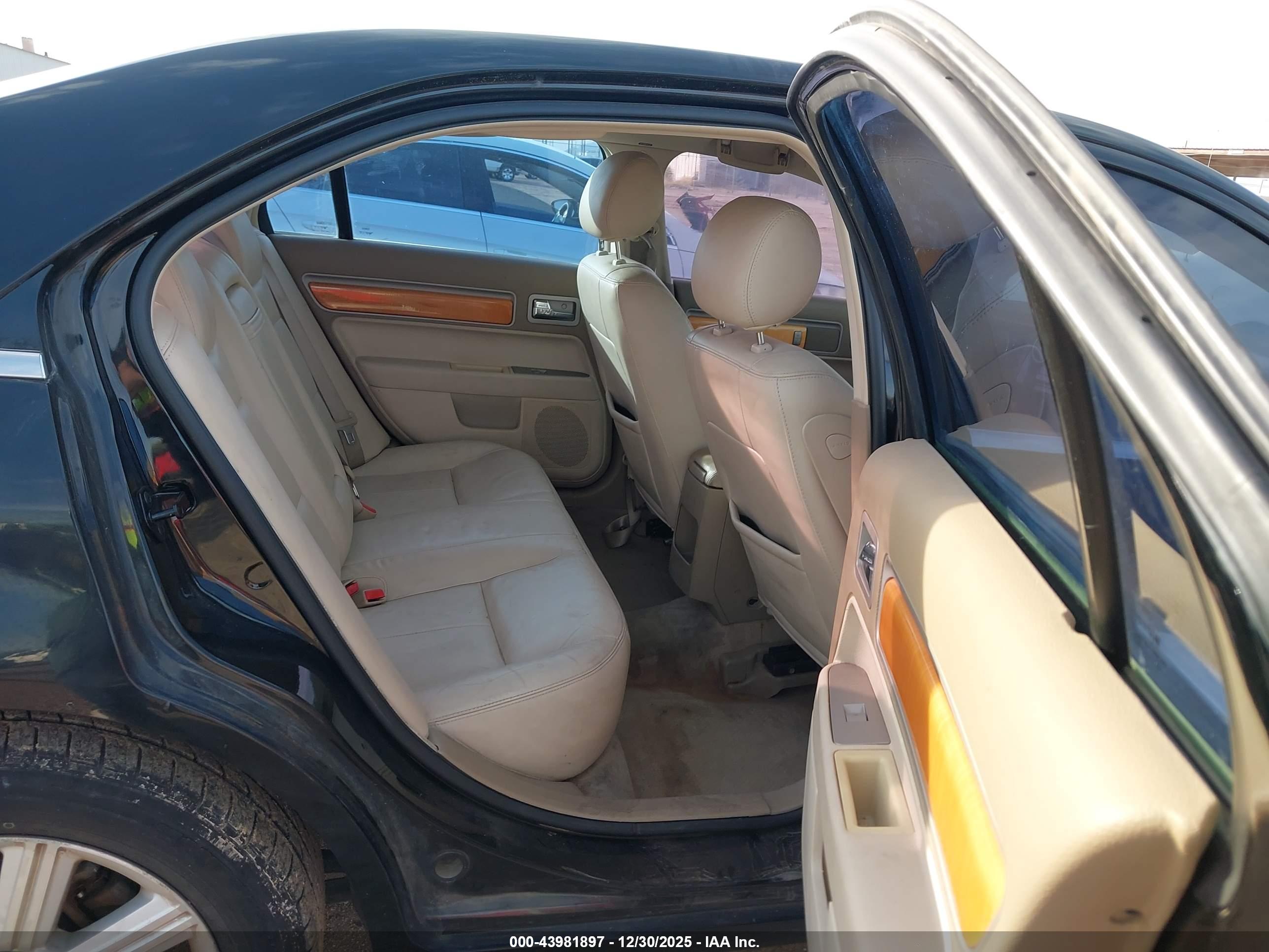 LINCOLN MKZ image 8