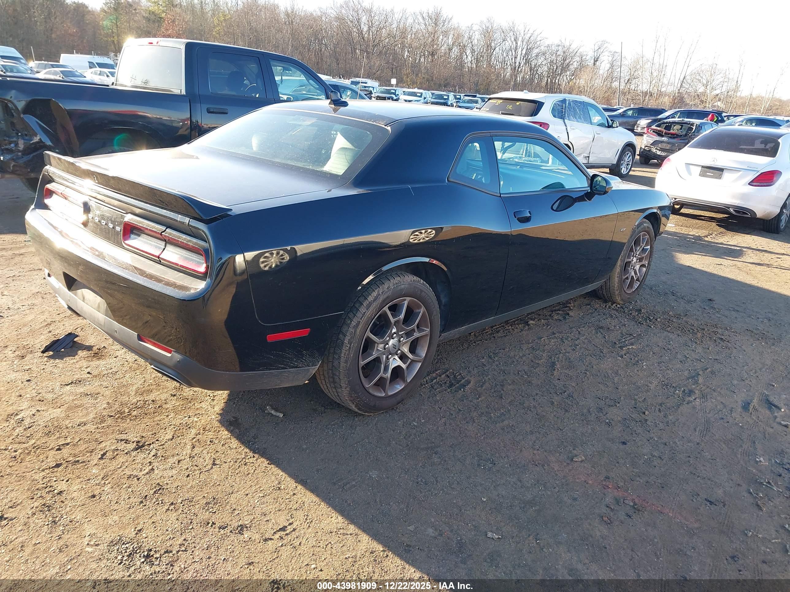 DODGE CHALLENGER image 4