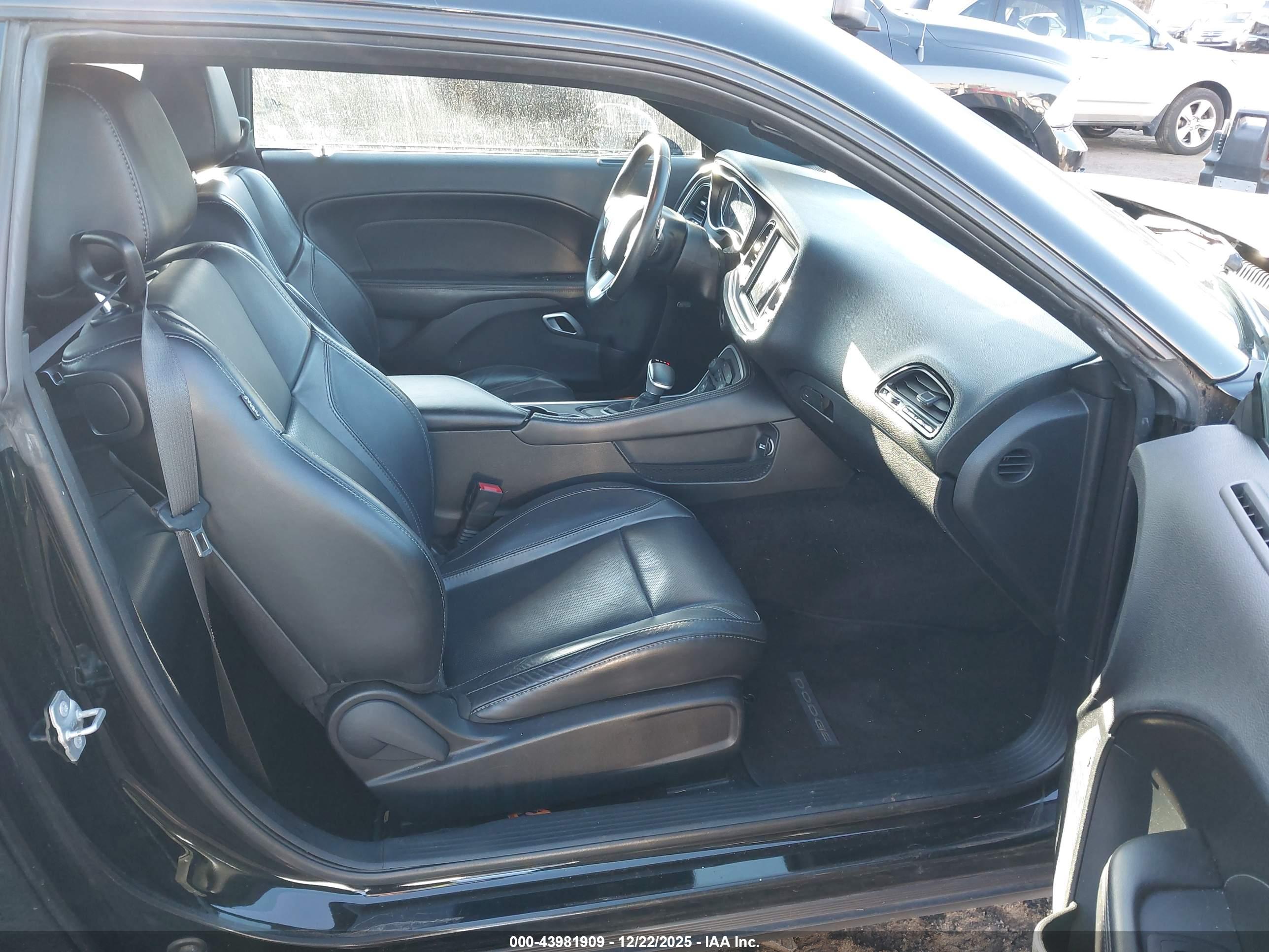 DODGE CHALLENGER image 5