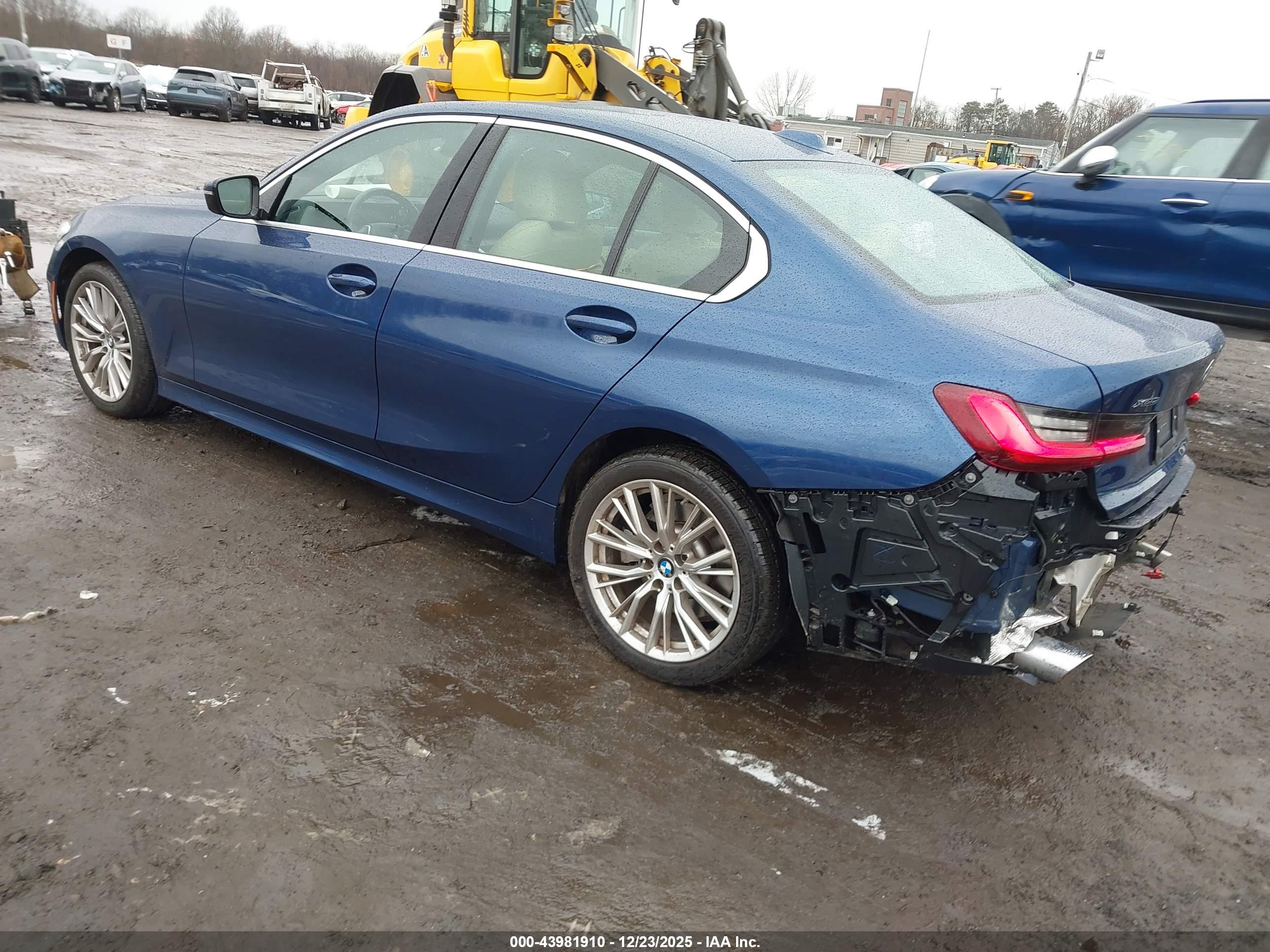 BMW 330I image 3