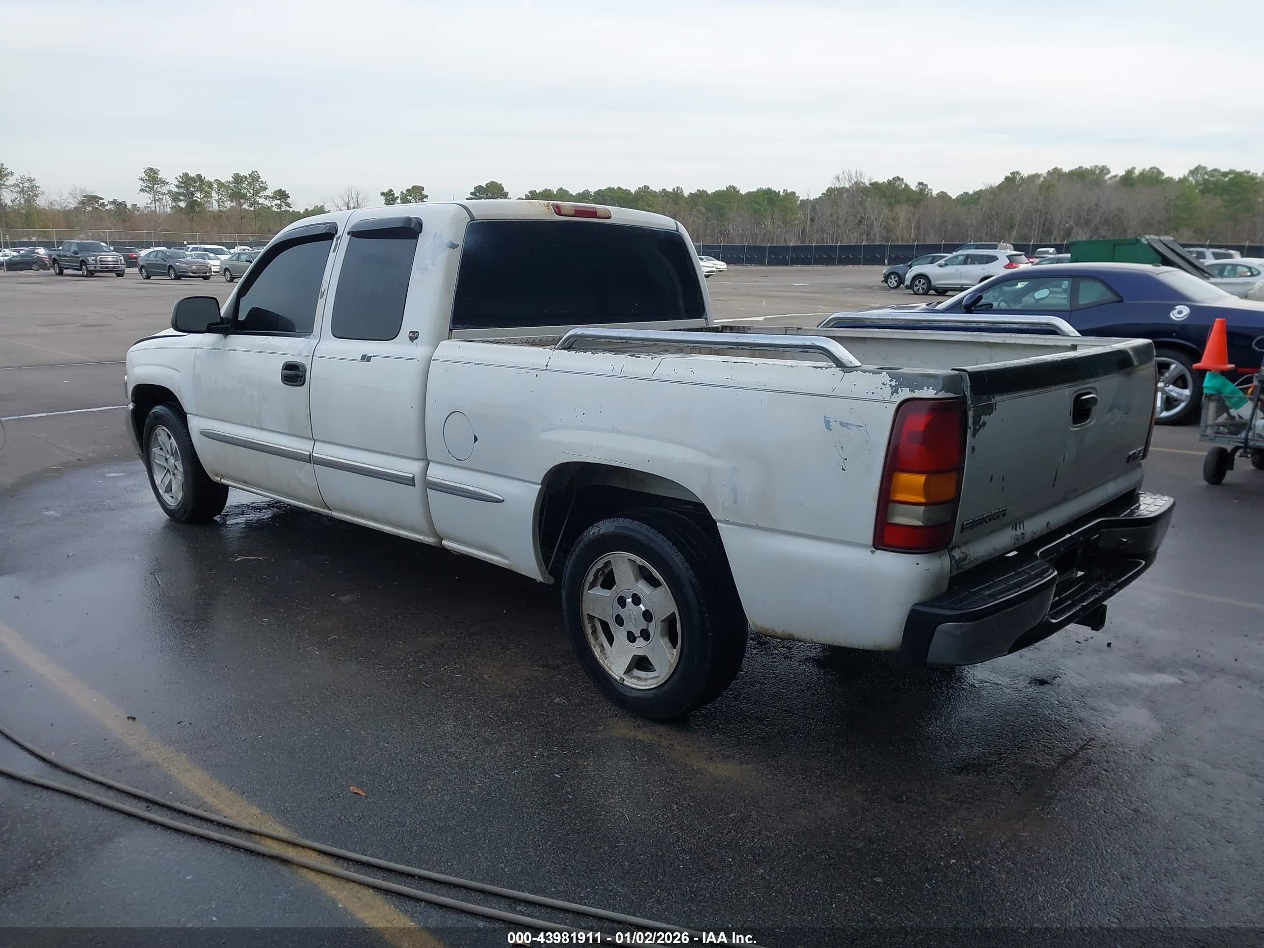 GMC SIERRA image 3