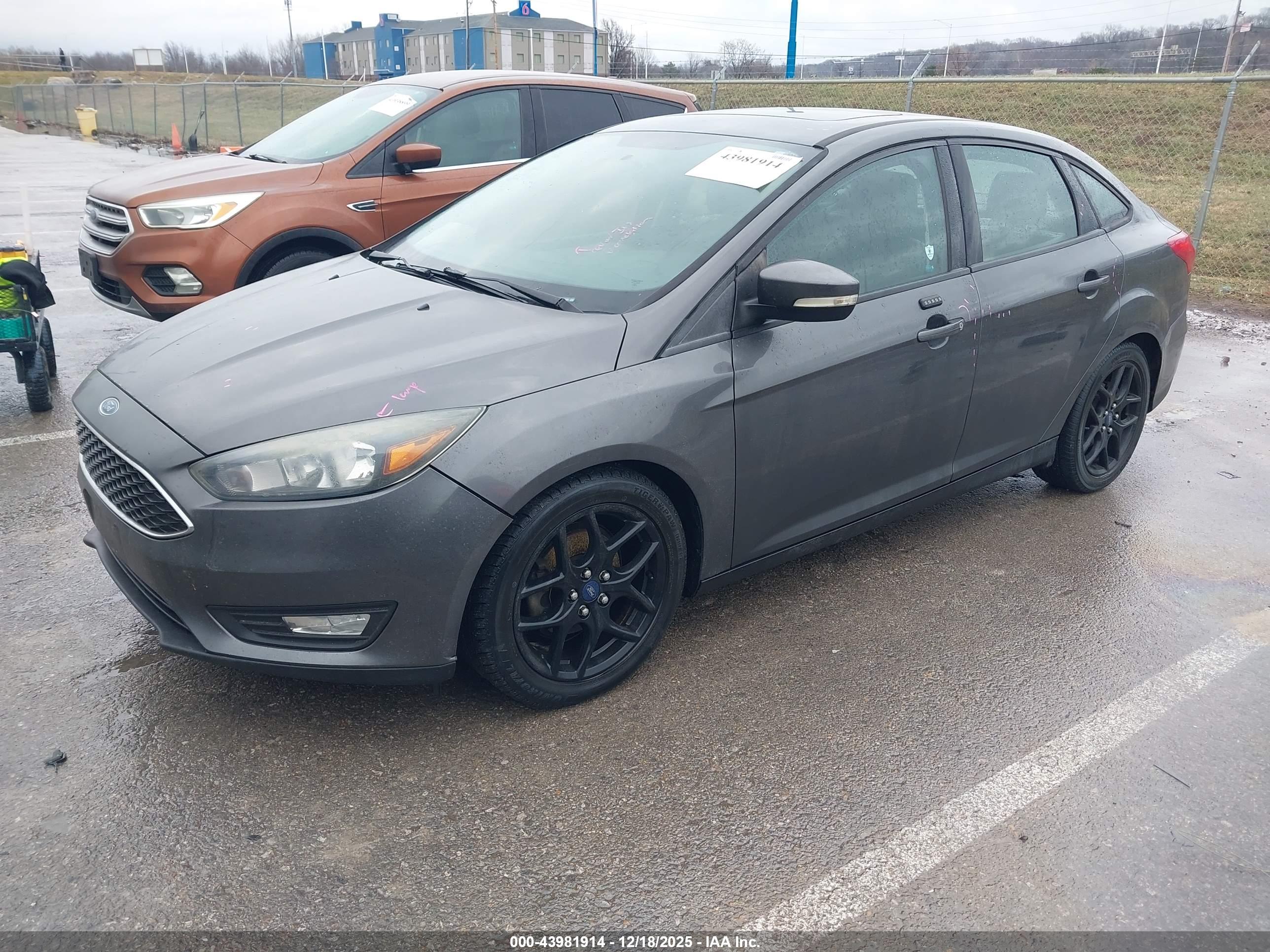 FORD FOCUS image 2