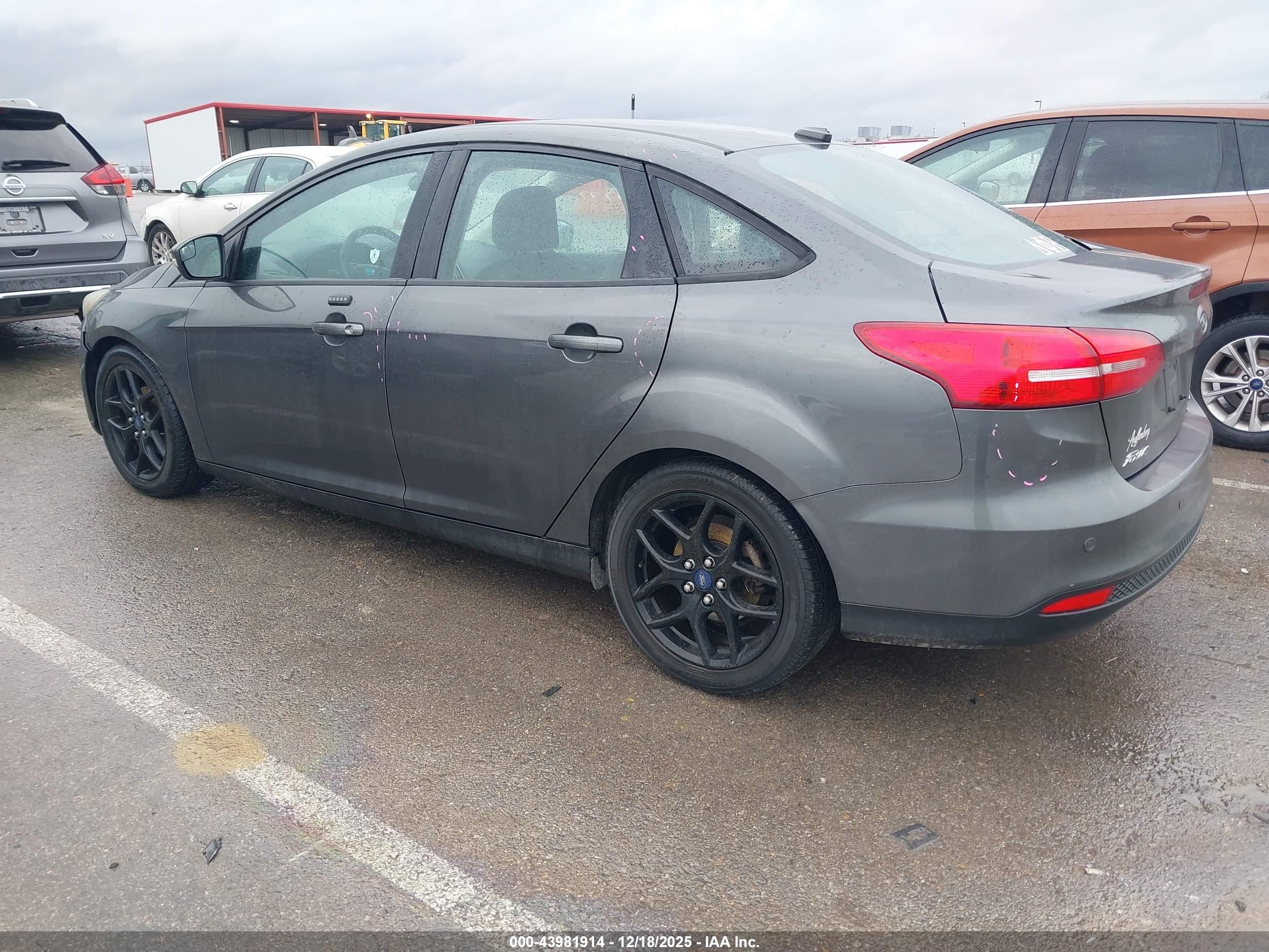 FORD FOCUS image 3