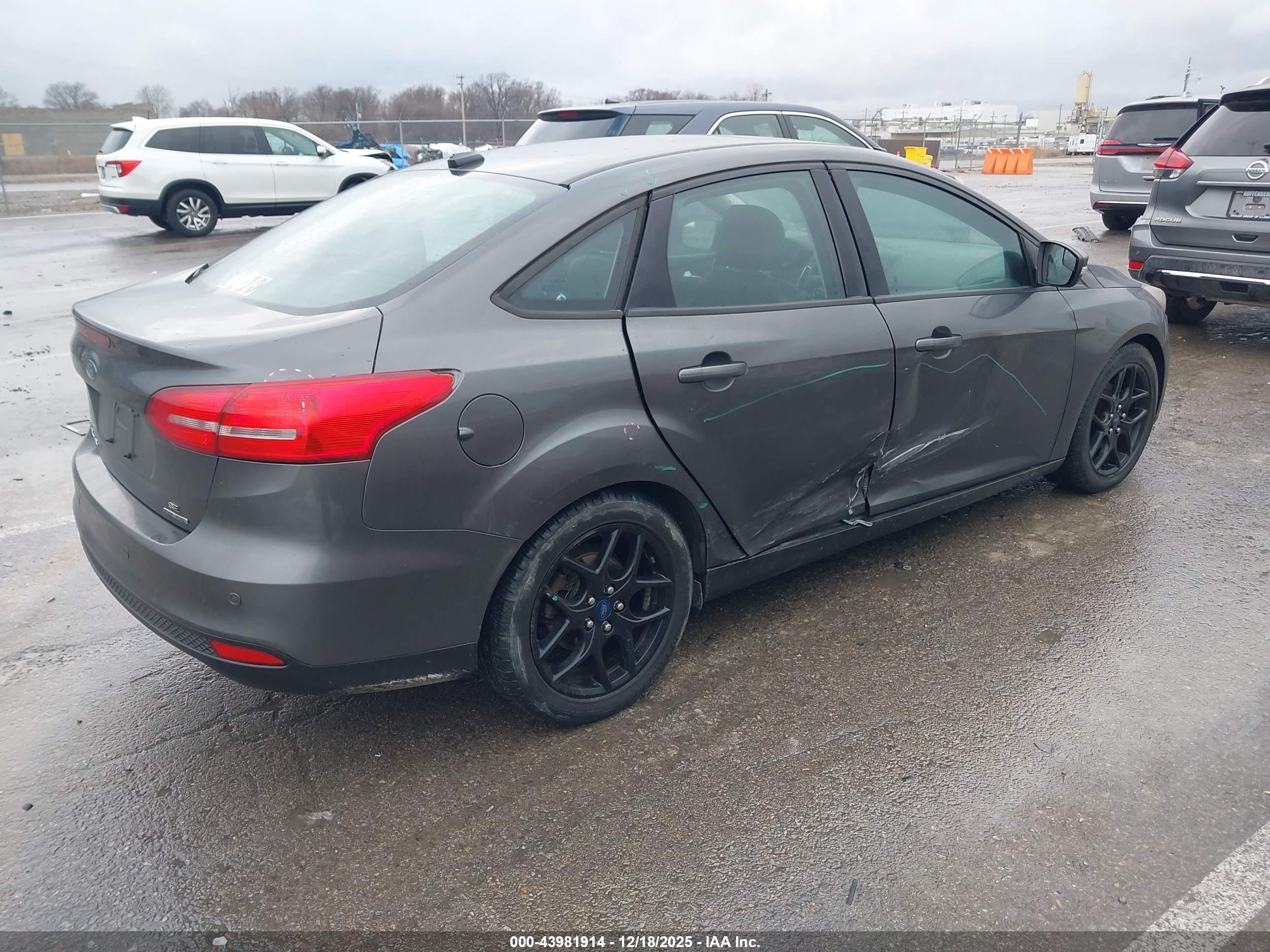 FORD FOCUS image 4