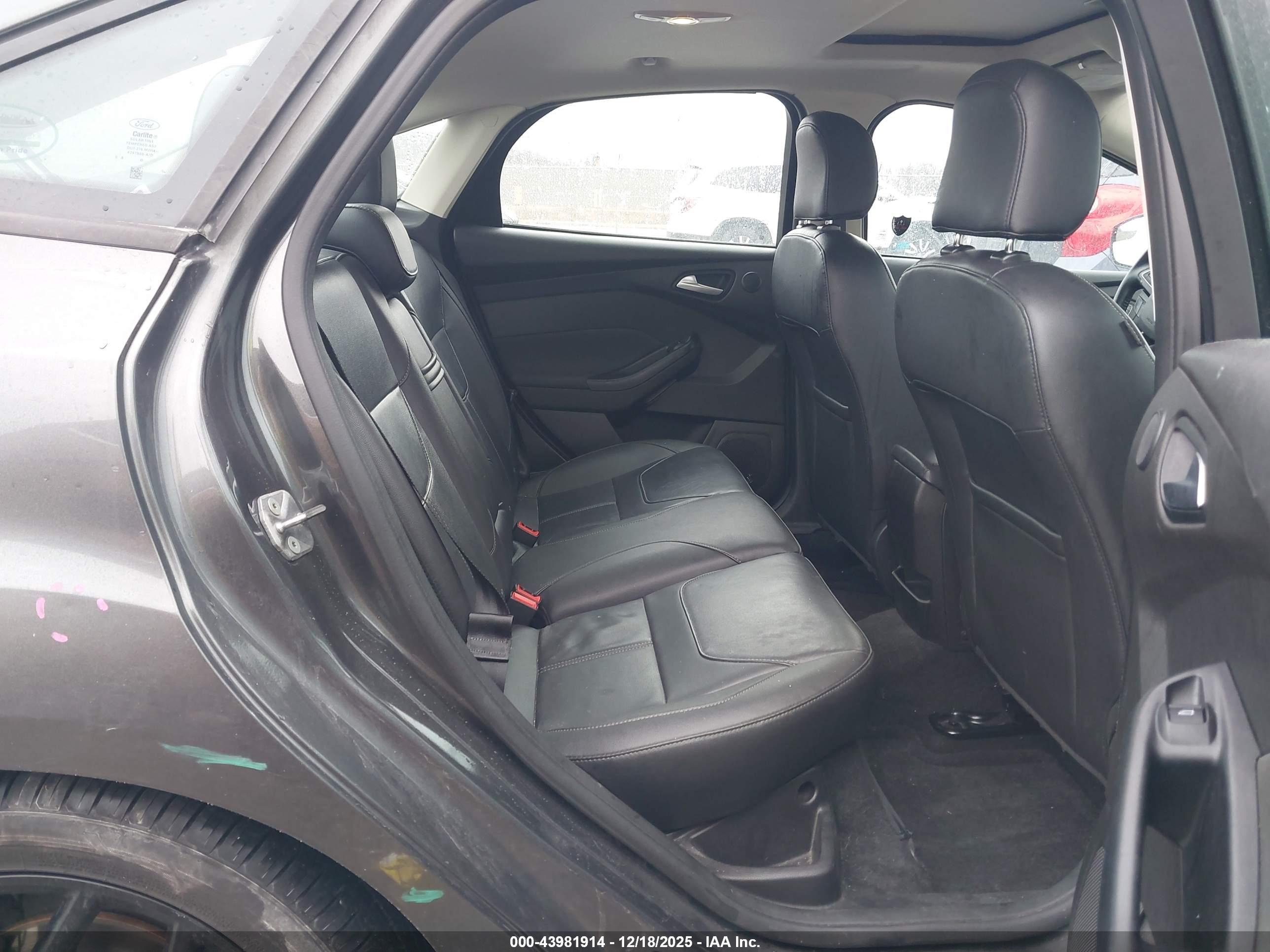 FORD FOCUS image 8