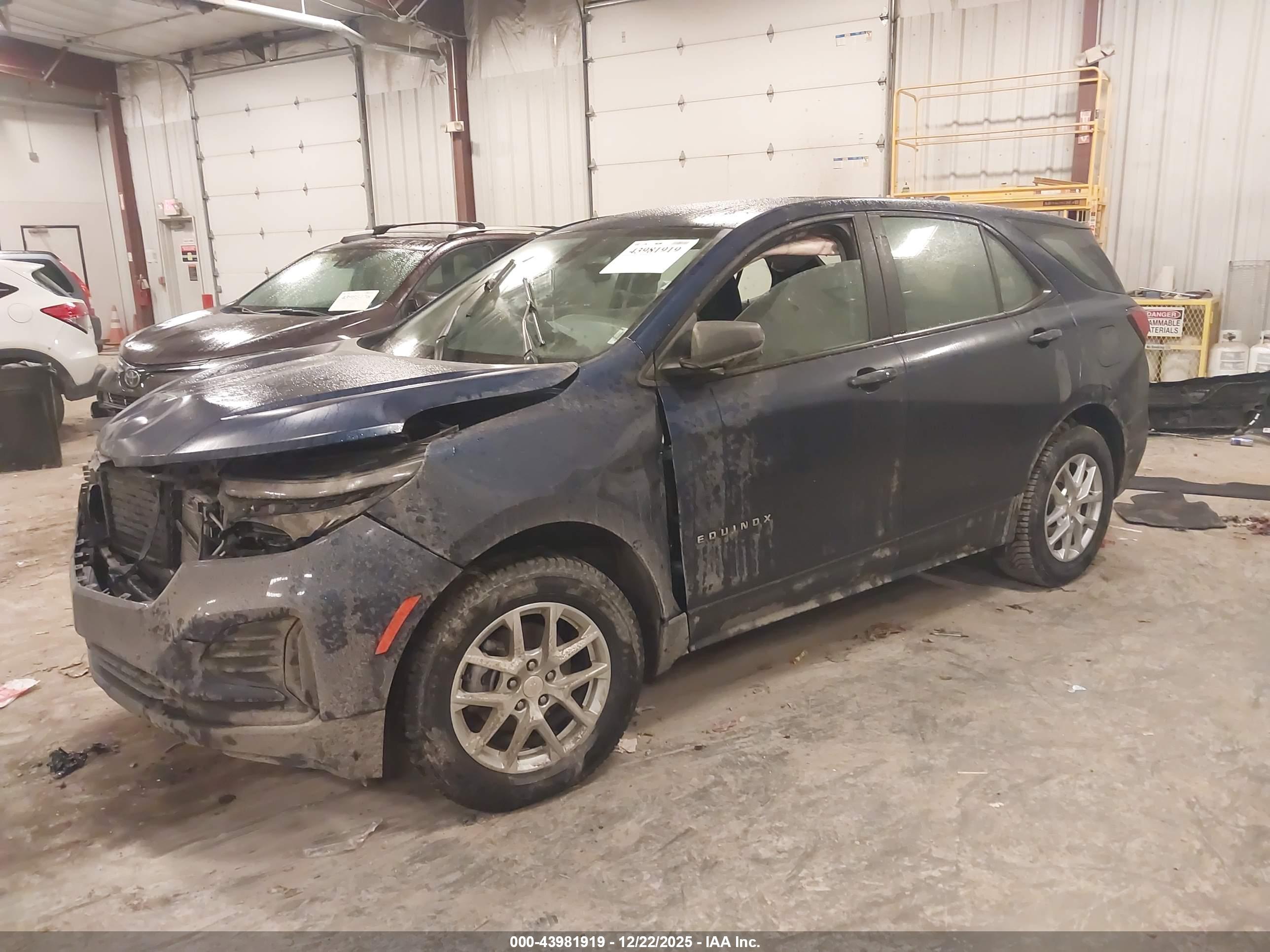 CHEVROLET EQUINOX image 2
