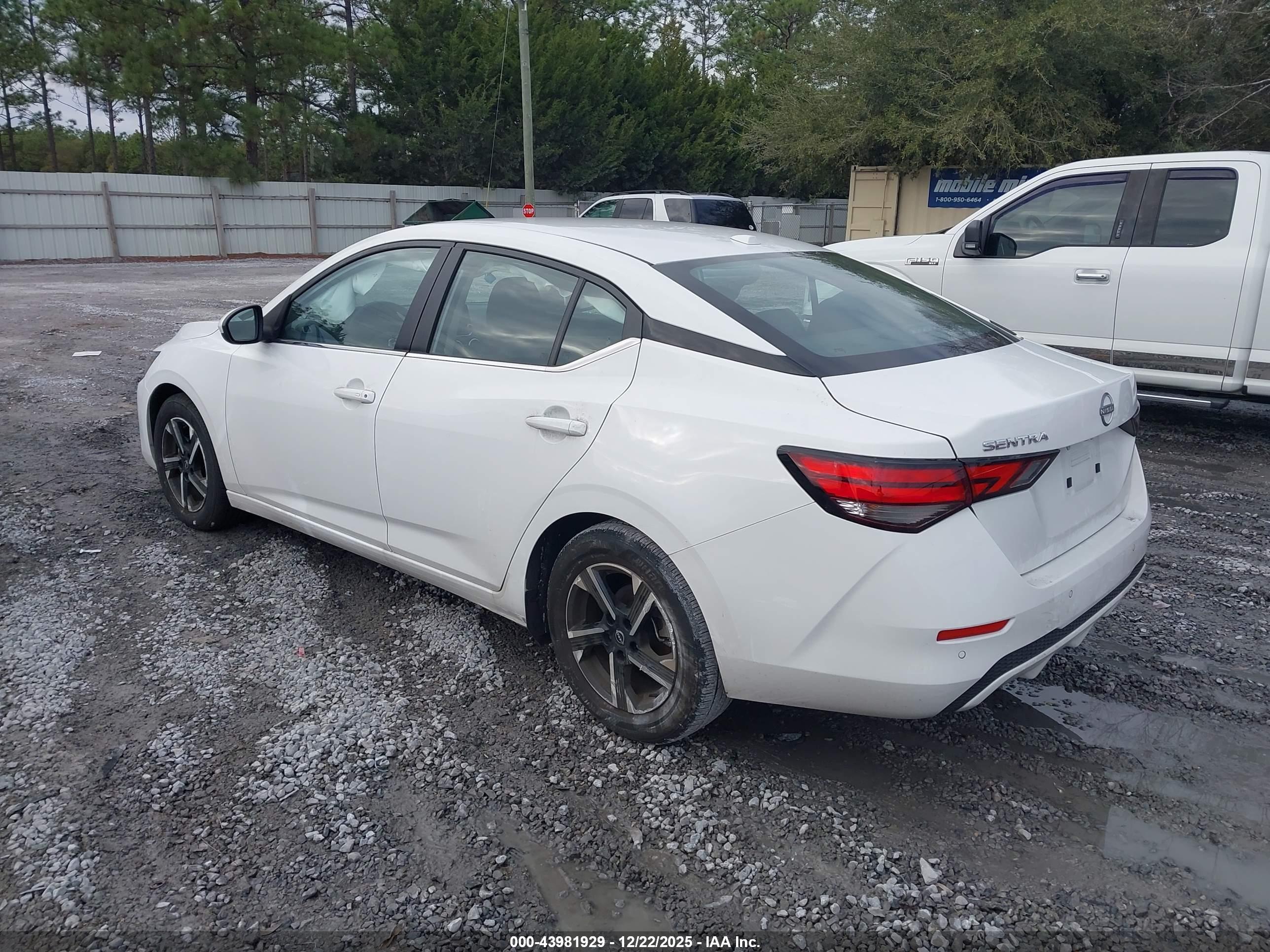 NISSAN SENTRA image 3