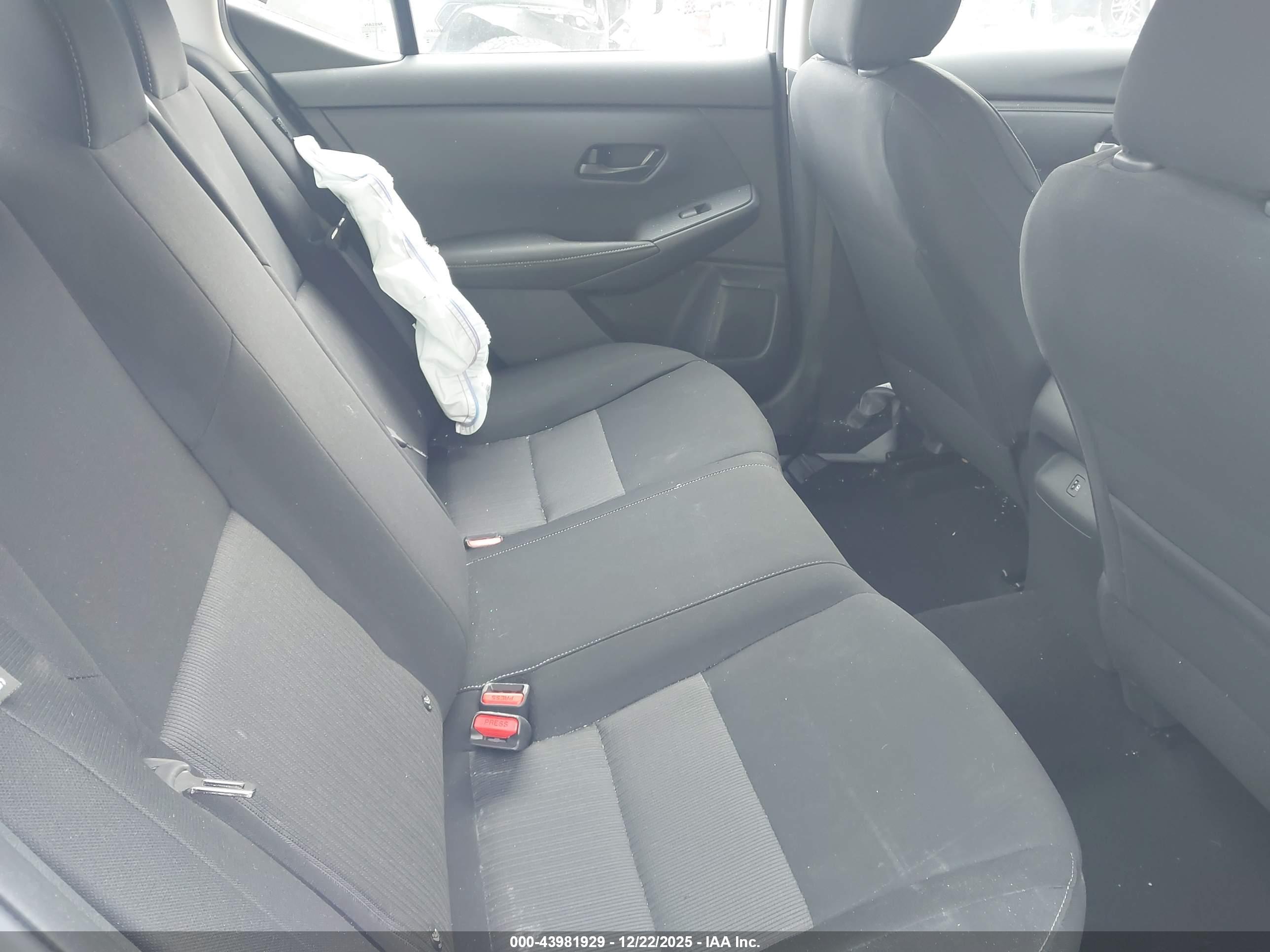 NISSAN SENTRA image 8