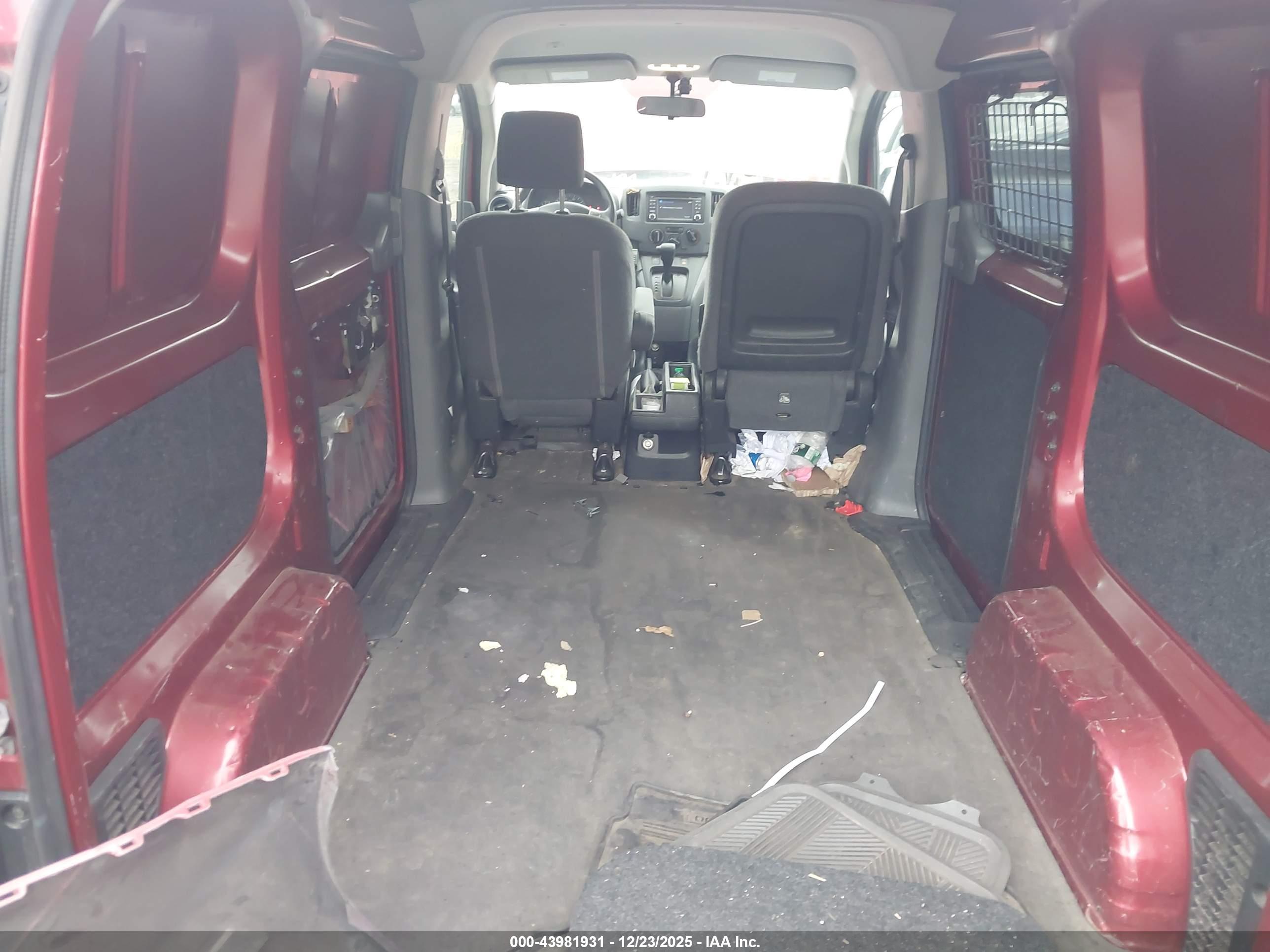 NISSAN NV200 image 8