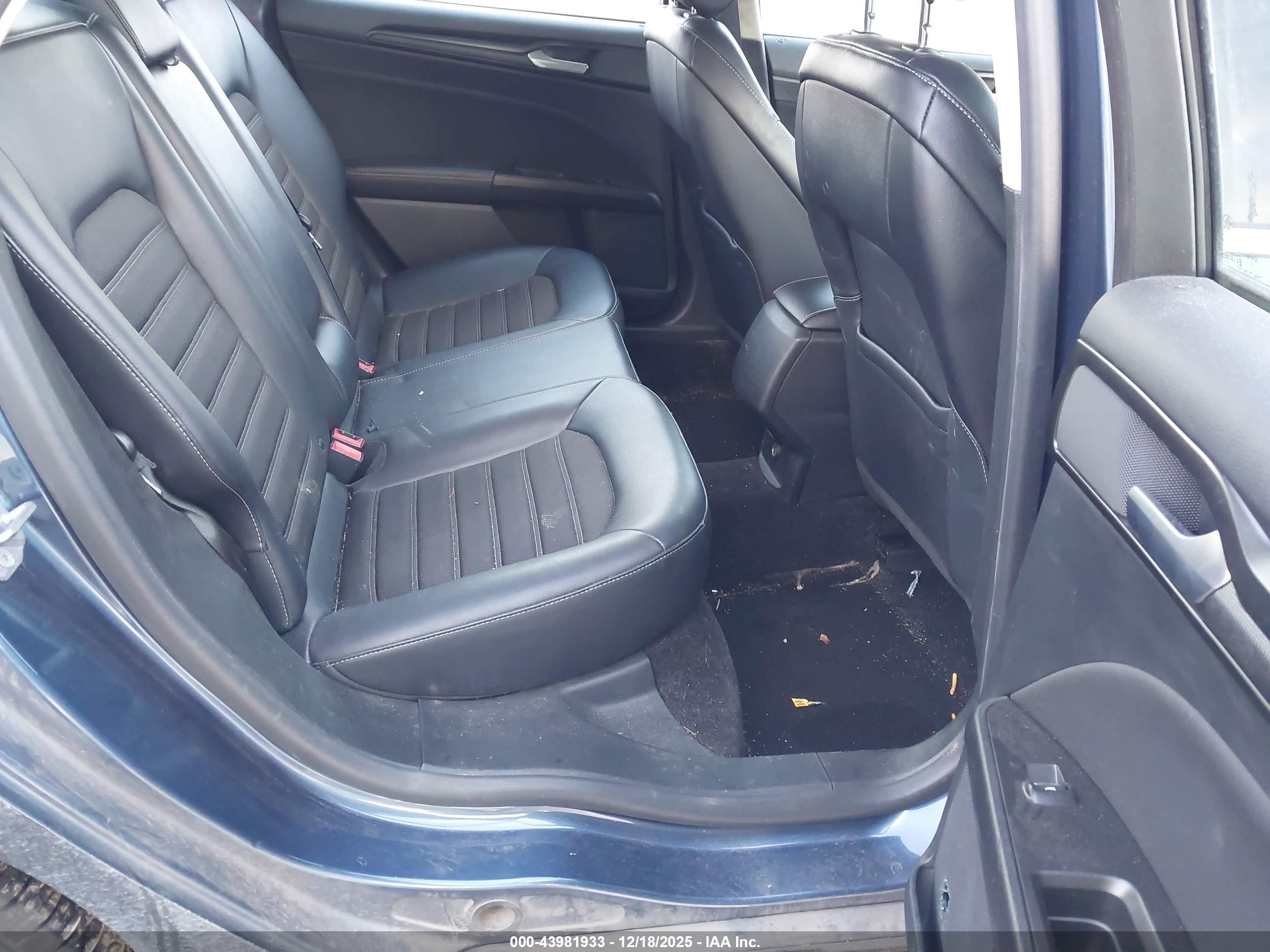 FORD FUSION image 8