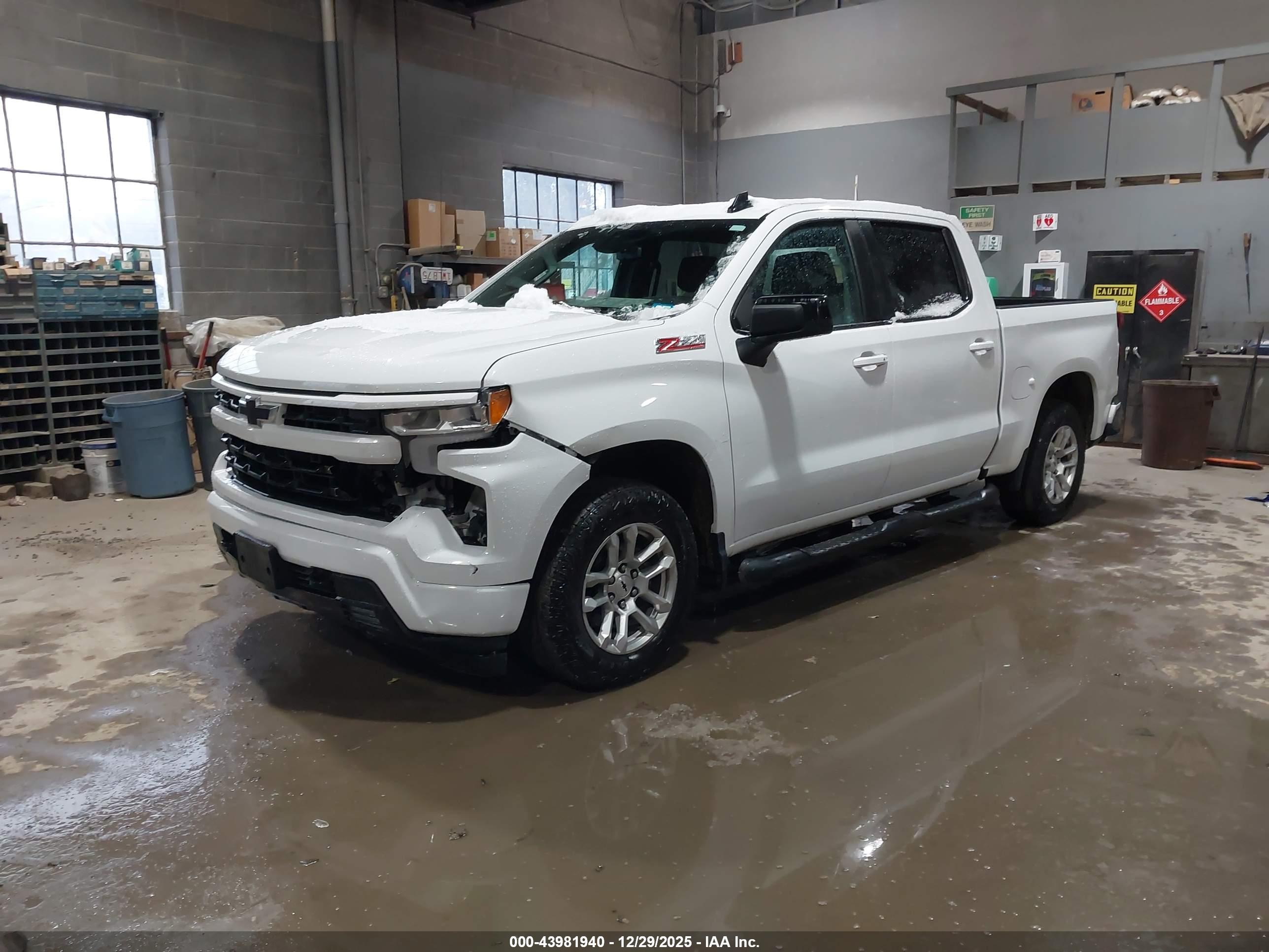 CHEVROLET SILVERADO image 2