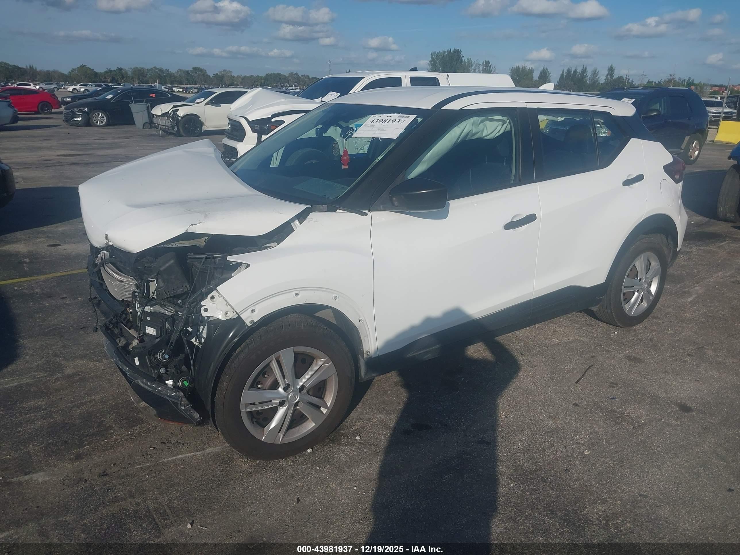 NISSAN KICKS image 2