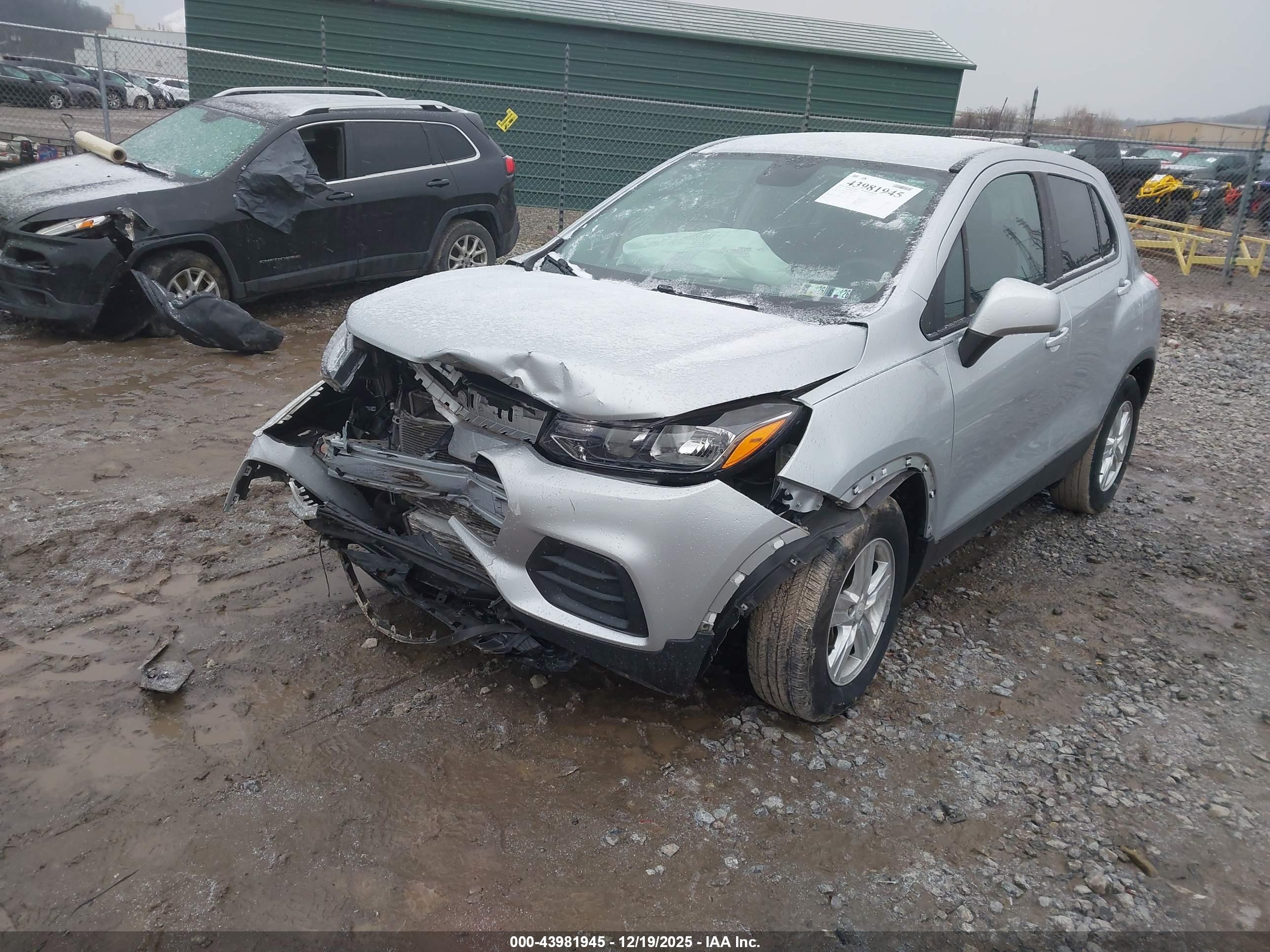 CHEVROLET TRAX image 2