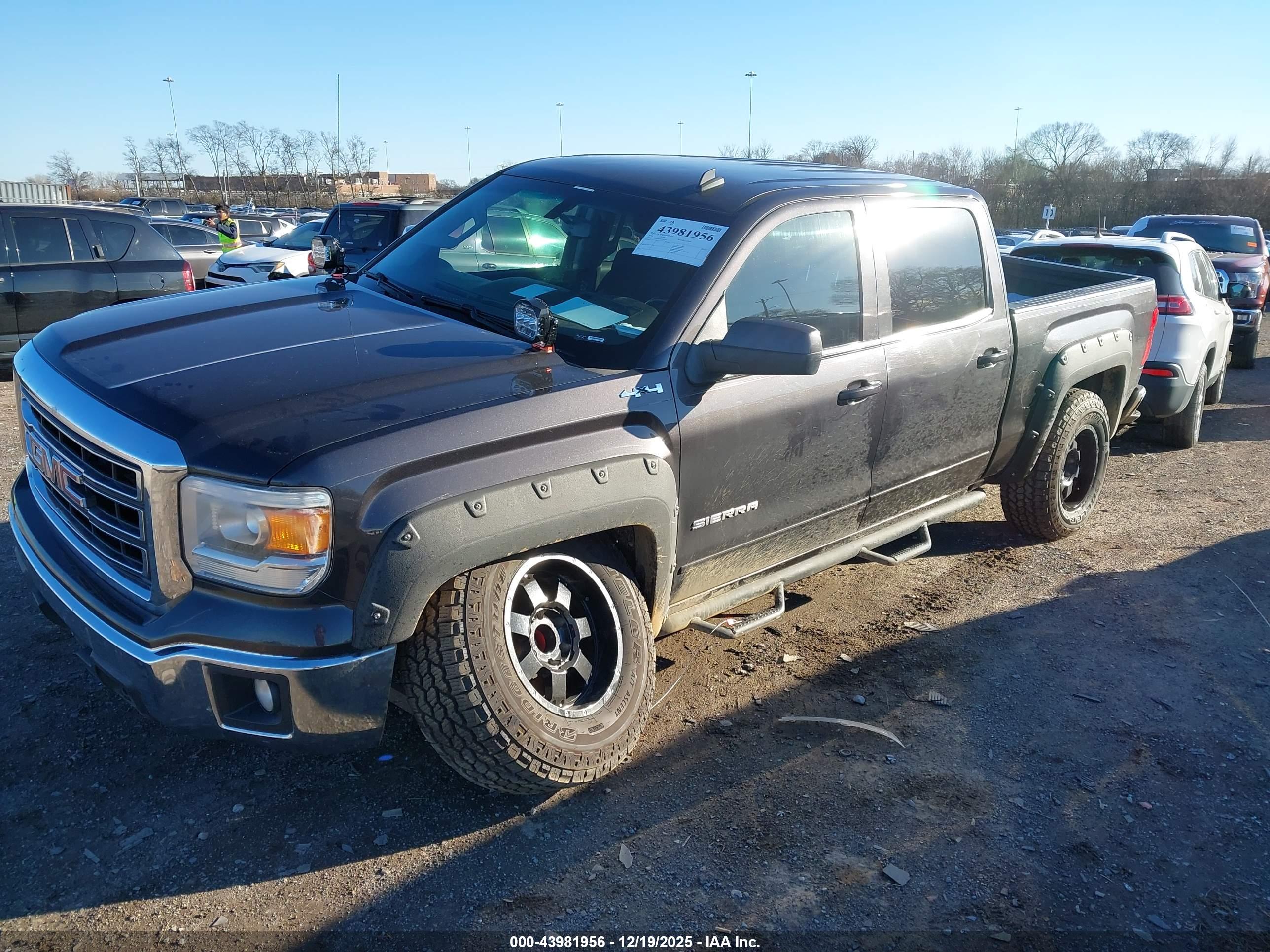 GMC SIERRA image 2