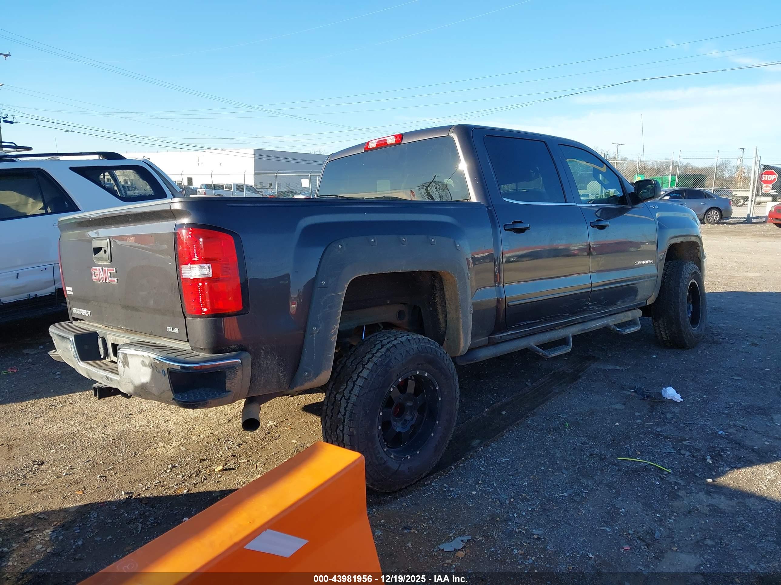 GMC SIERRA image 4