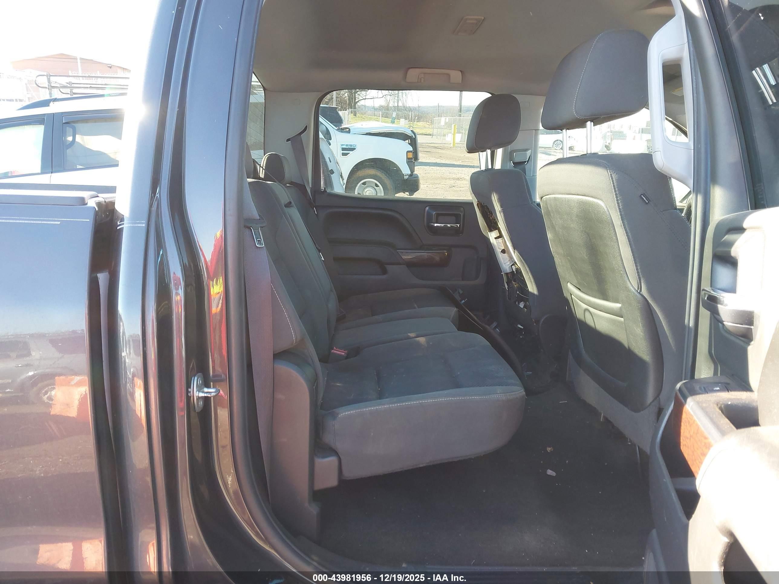 GMC SIERRA image 8