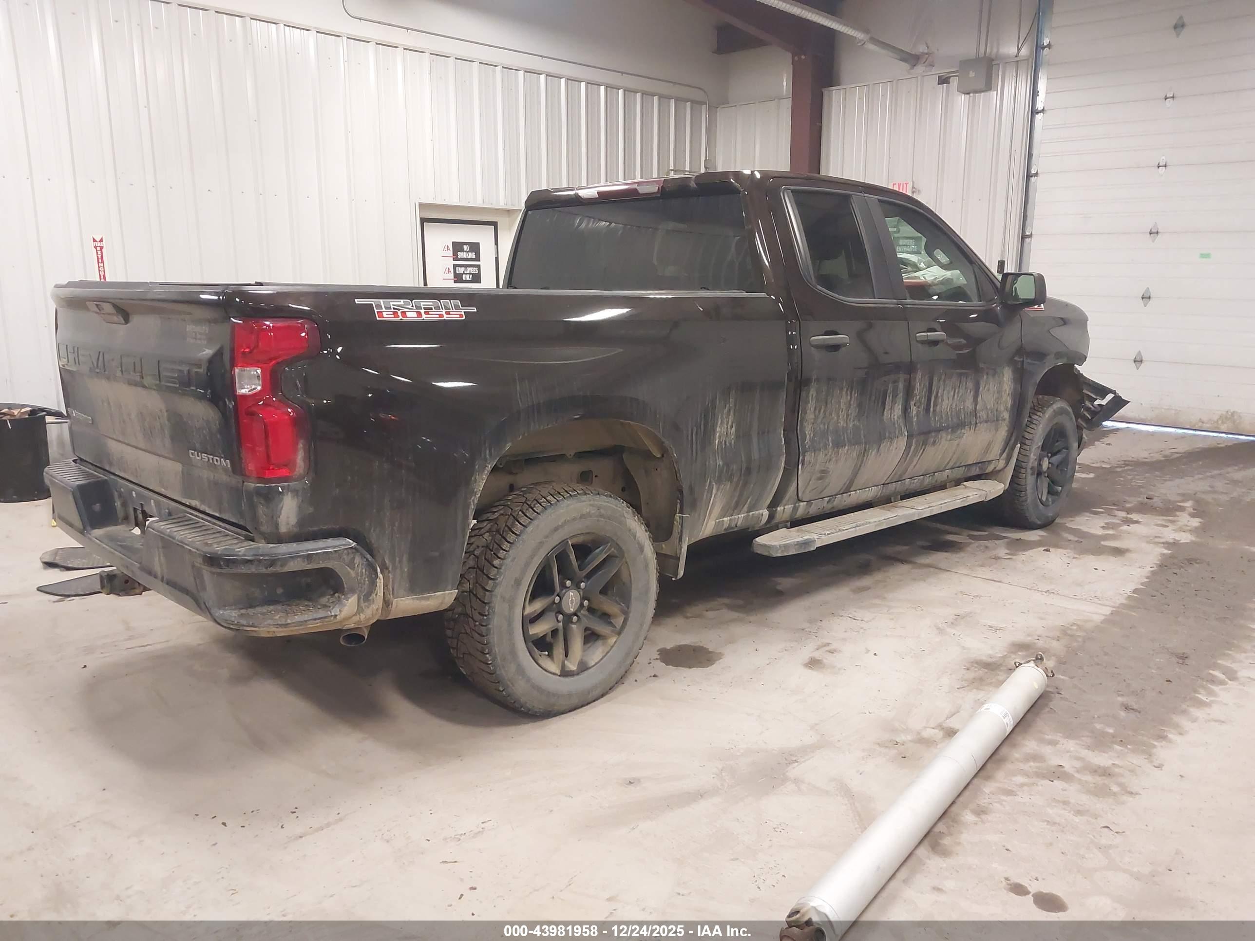 CHEVROLET SILVERADO image 4