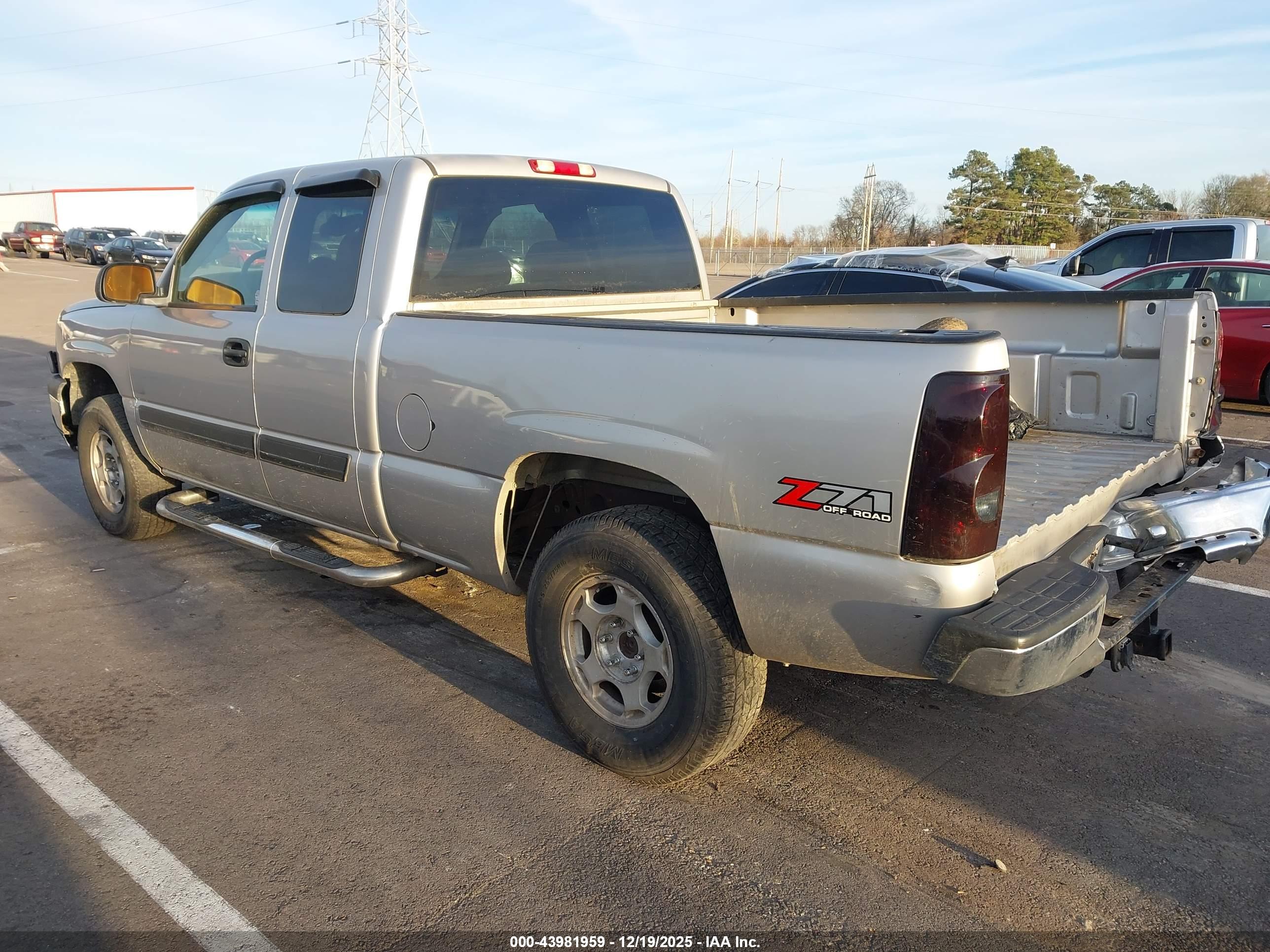CHEVROLET SILVERADO image 3