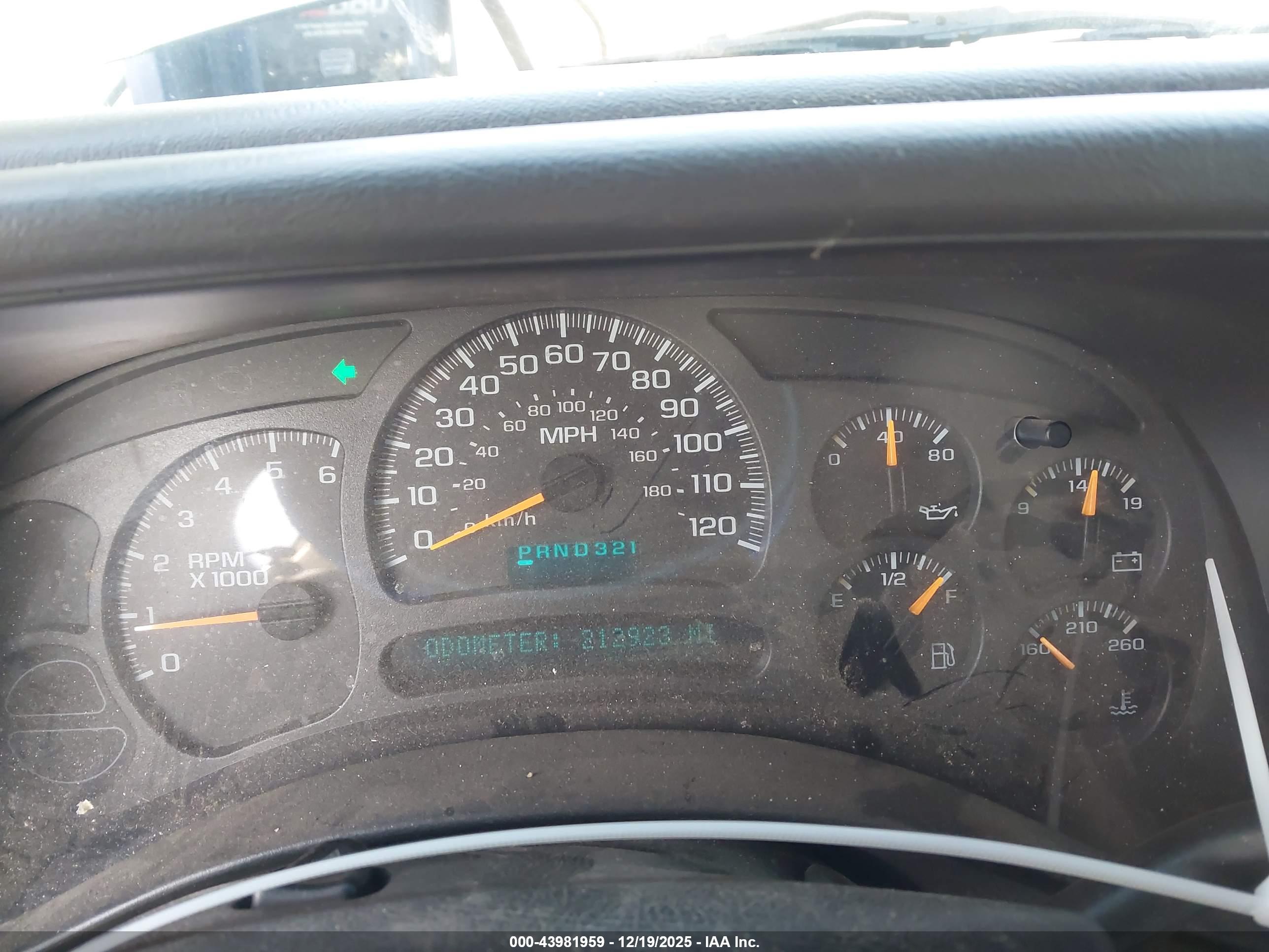 CHEVROLET SILVERADO image 7