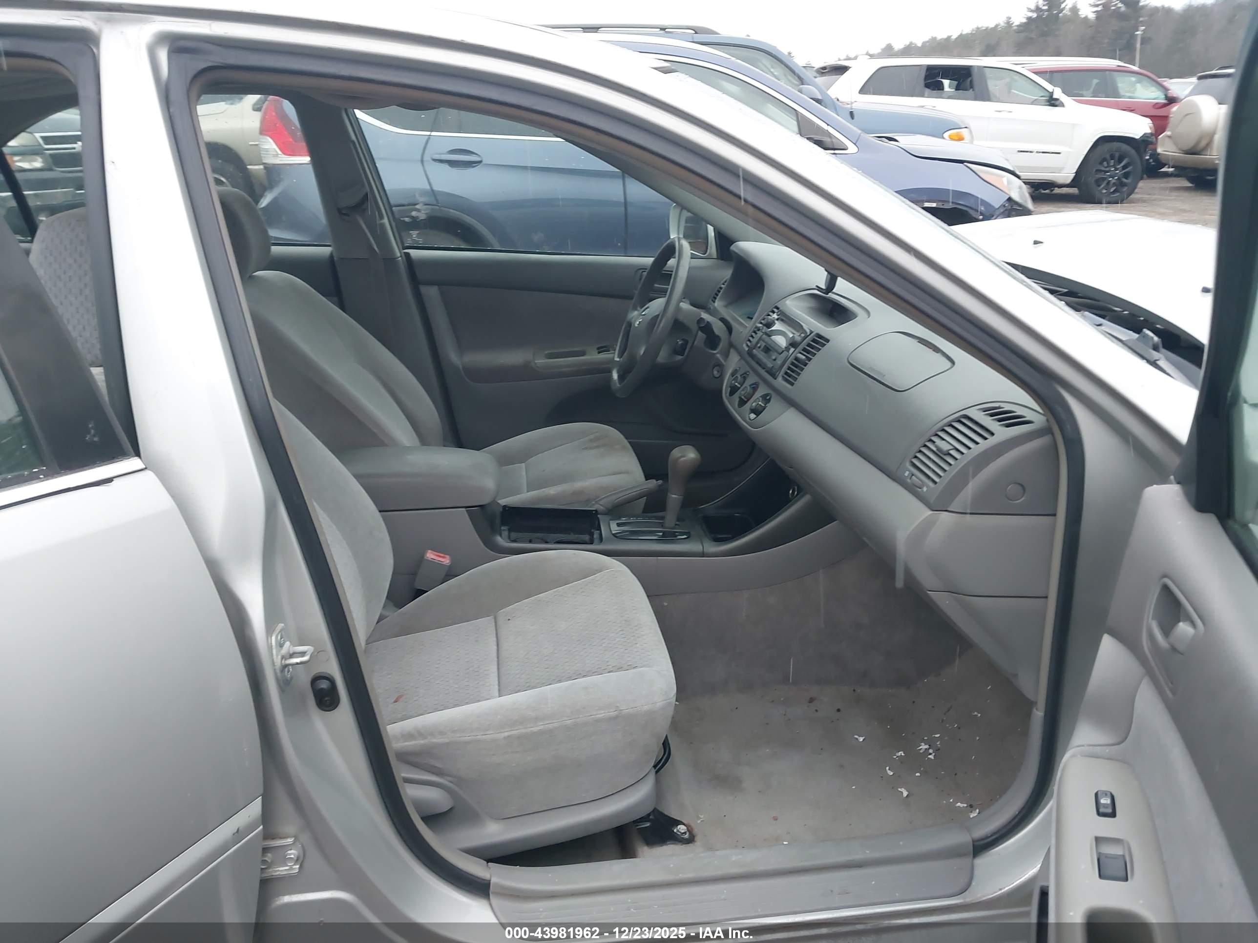 TOYOTA CAMRY image 5