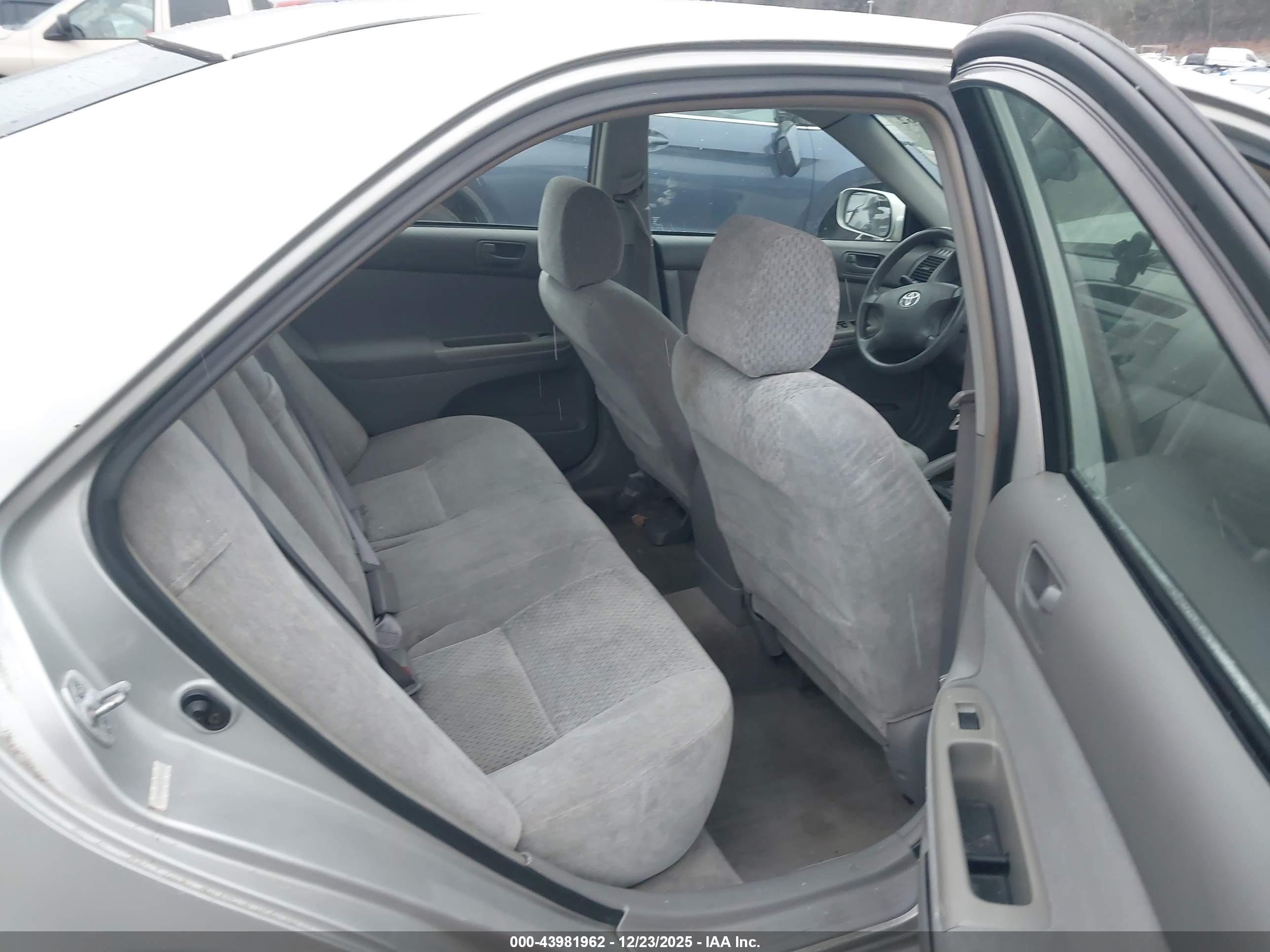 TOYOTA CAMRY image 8