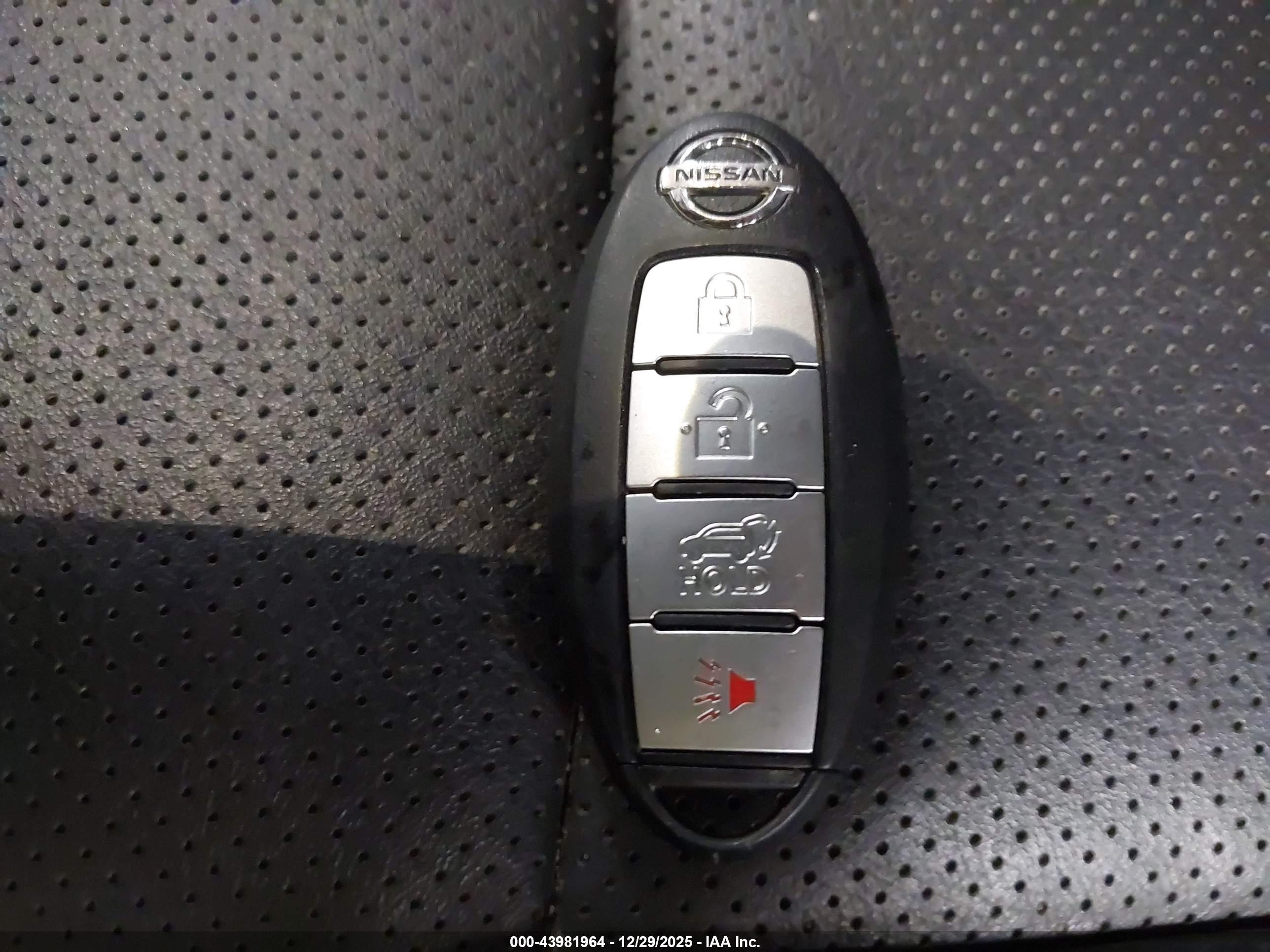 NISSAN ROGUE image 11