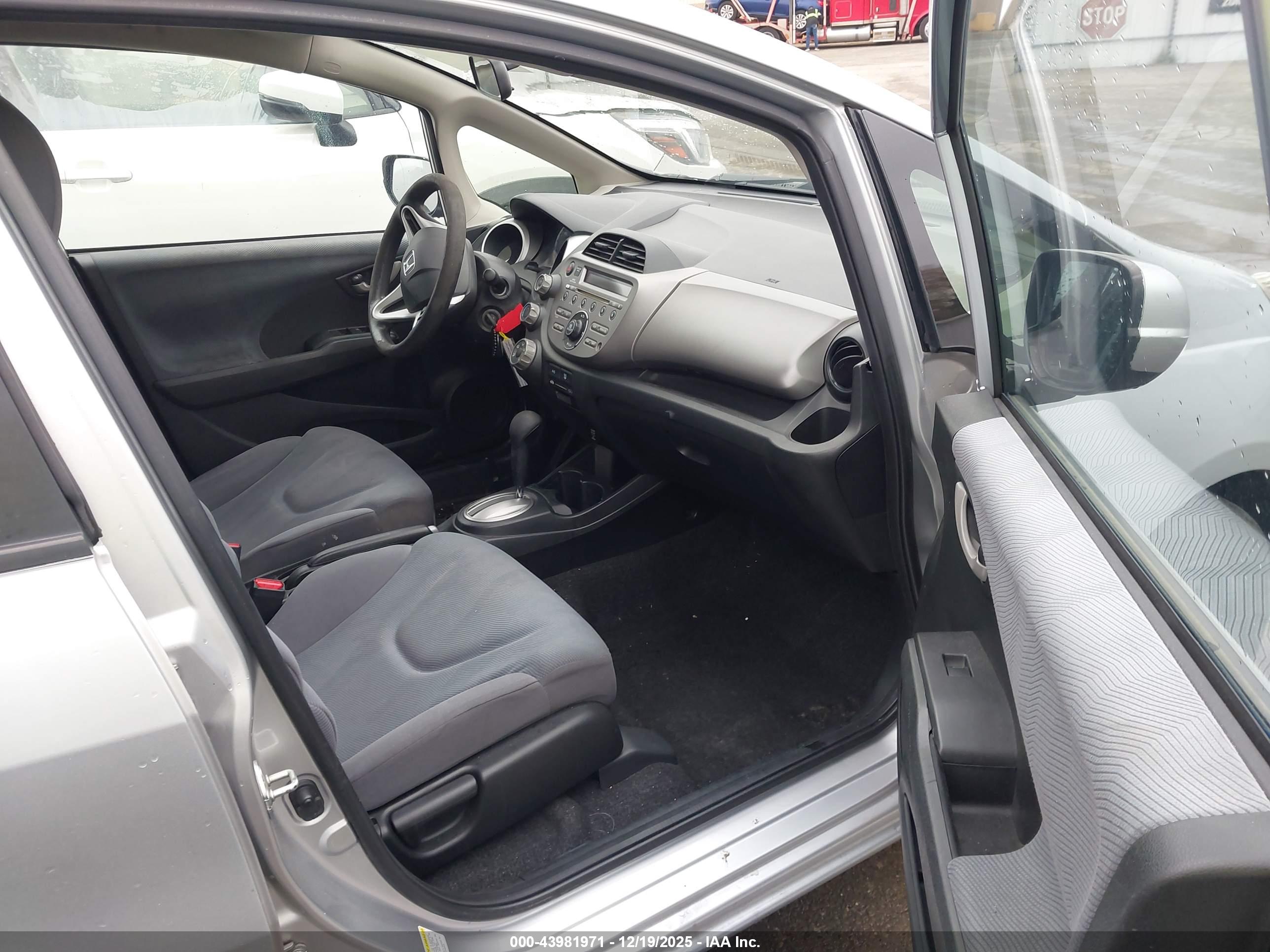 HONDA FIT image 5